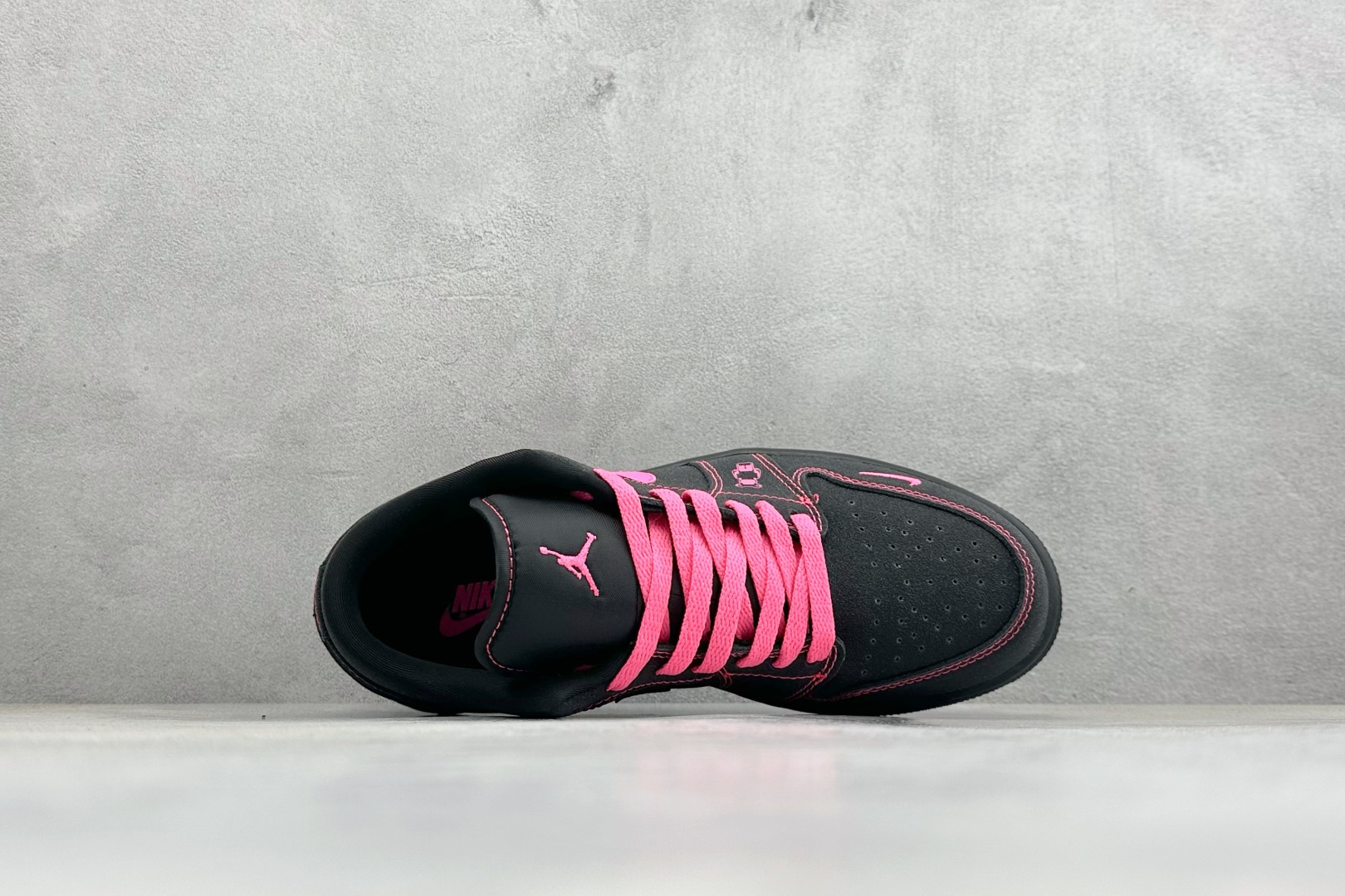 甜酷黑粉 个性炸街 AIR JORDAN 1 黑粉配色又酷又甜 LL8888-009-Top High Quatity Cheap Sneakers Fashion Clothing Clothes Bags handbags Shoes of all Brand wholesale With The best Quality And Beautiful Price from China Factory Chinese suppliers wholesaler seller 甜酷黑粉 个性炸街 AIR JORDAN 1 黑粉配色又酷又甜 LL8888-009