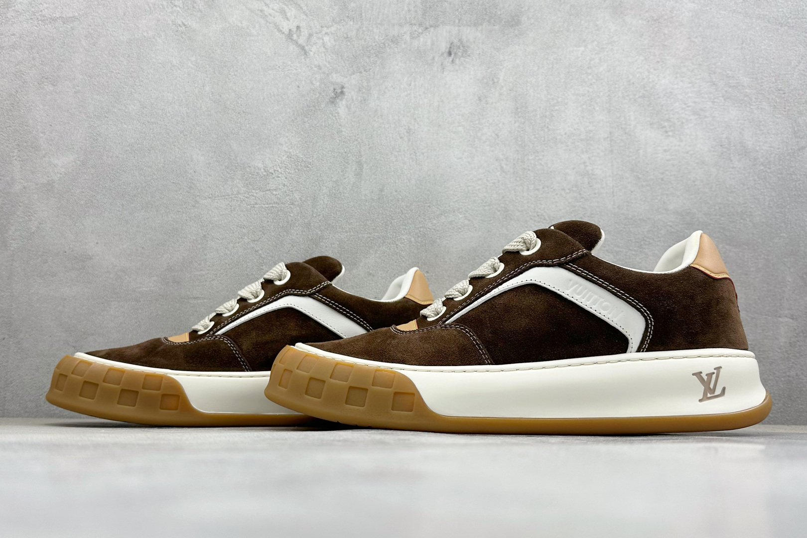 LV tilted顶级东莞芯片版本 驴牌 饼干鞋 运动鞋 休闲鞋 板鞋 1A8KER-Top High Quatity Cheap Sneakers Fashion Clothing Clothes Bags handbags Shoes of all Brand wholesale With The best Quality And Beautiful Price from China Factory Chinese suppliers wholesaler seller LV tilted顶级东莞芯片版本 驴牌 饼干鞋 运动鞋 休闲鞋 板鞋 1A8KER