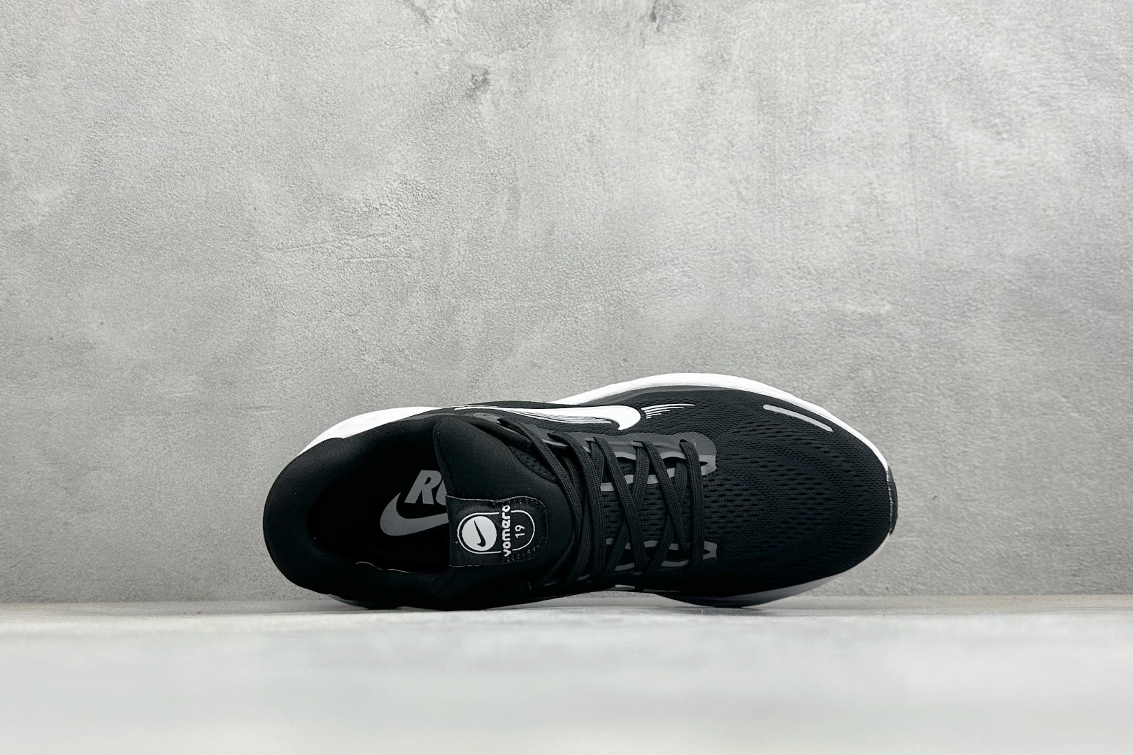 NIKE VOMERO 19 舒适百搭 低帮休闲运动跑步鞋款号：DX5819-001尺码：40-45编码