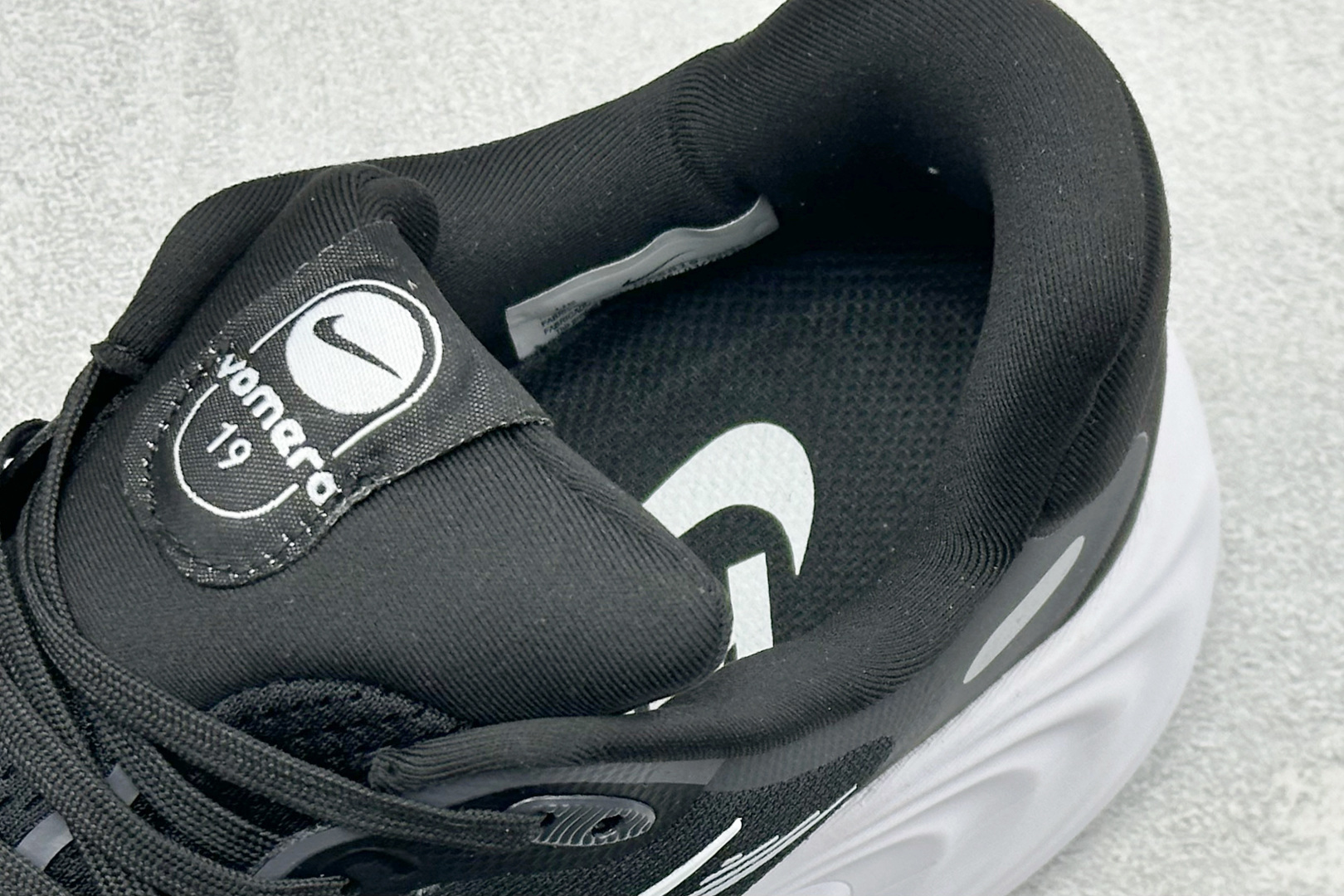 NIKE VOMERO 19 舒适百搭 低帮休闲运动跑步鞋款号：DX5819-001尺码：40-45编码