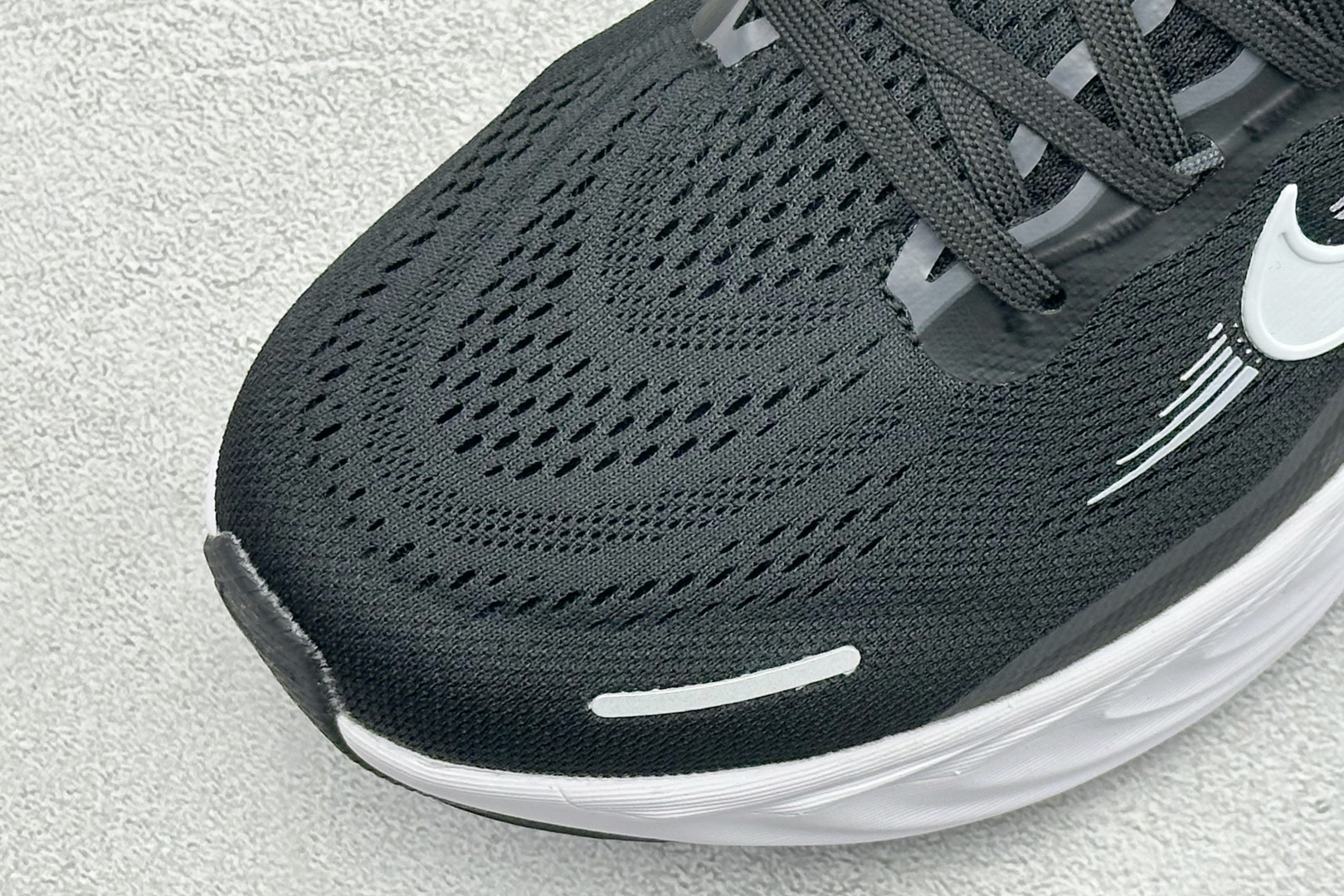 NIKE VOMERO 19 舒适百搭 低帮休闲运动跑步鞋款号：DX5819-001尺码：40-45编码