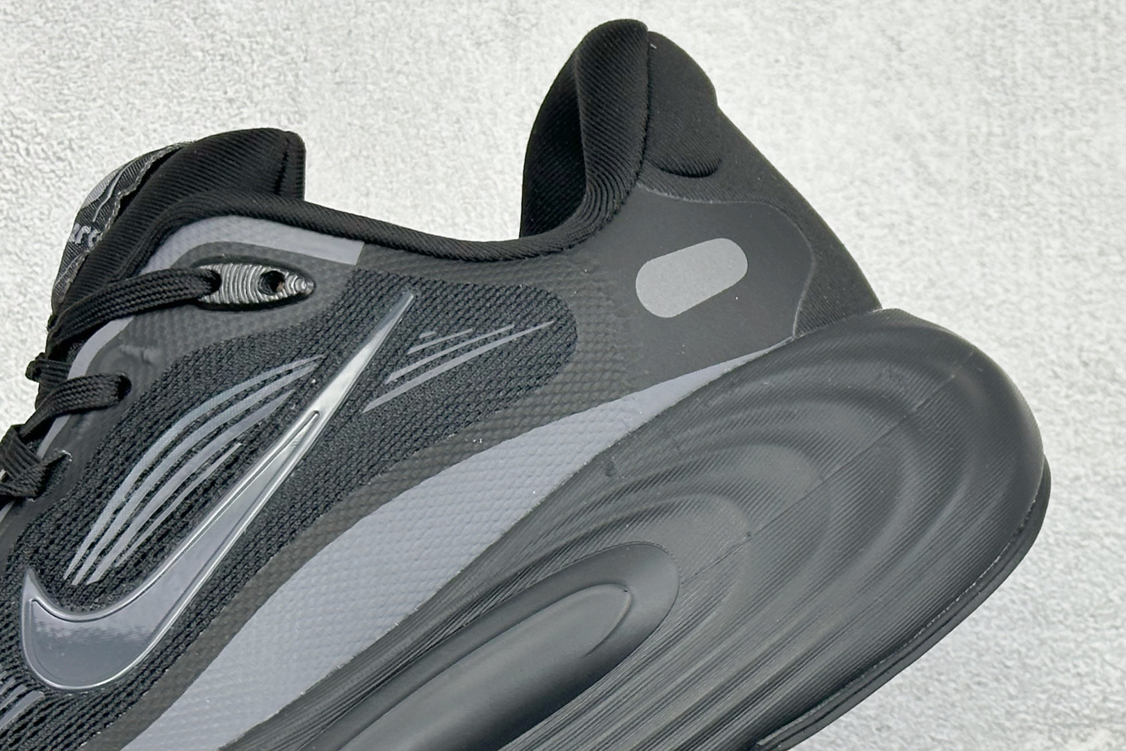 NIKE VOMERO 19 舒适百搭 低帮休闲运动跑步鞋款号：DX5819-002尺码：40-45编码