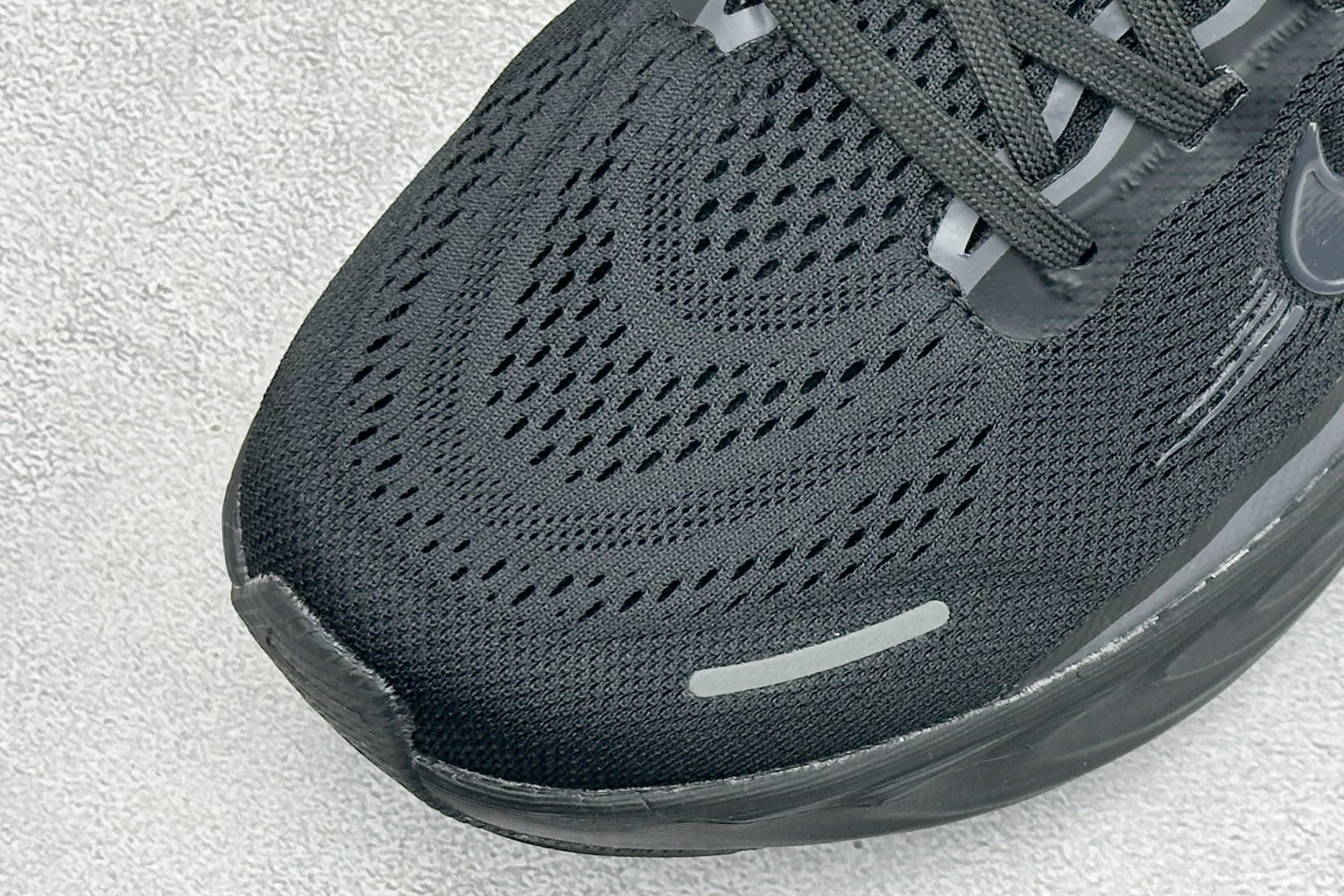 NIKE VOMERO 19 舒适百搭 低帮休闲运动跑步鞋款号：DX5819-002尺码：40-45编码
