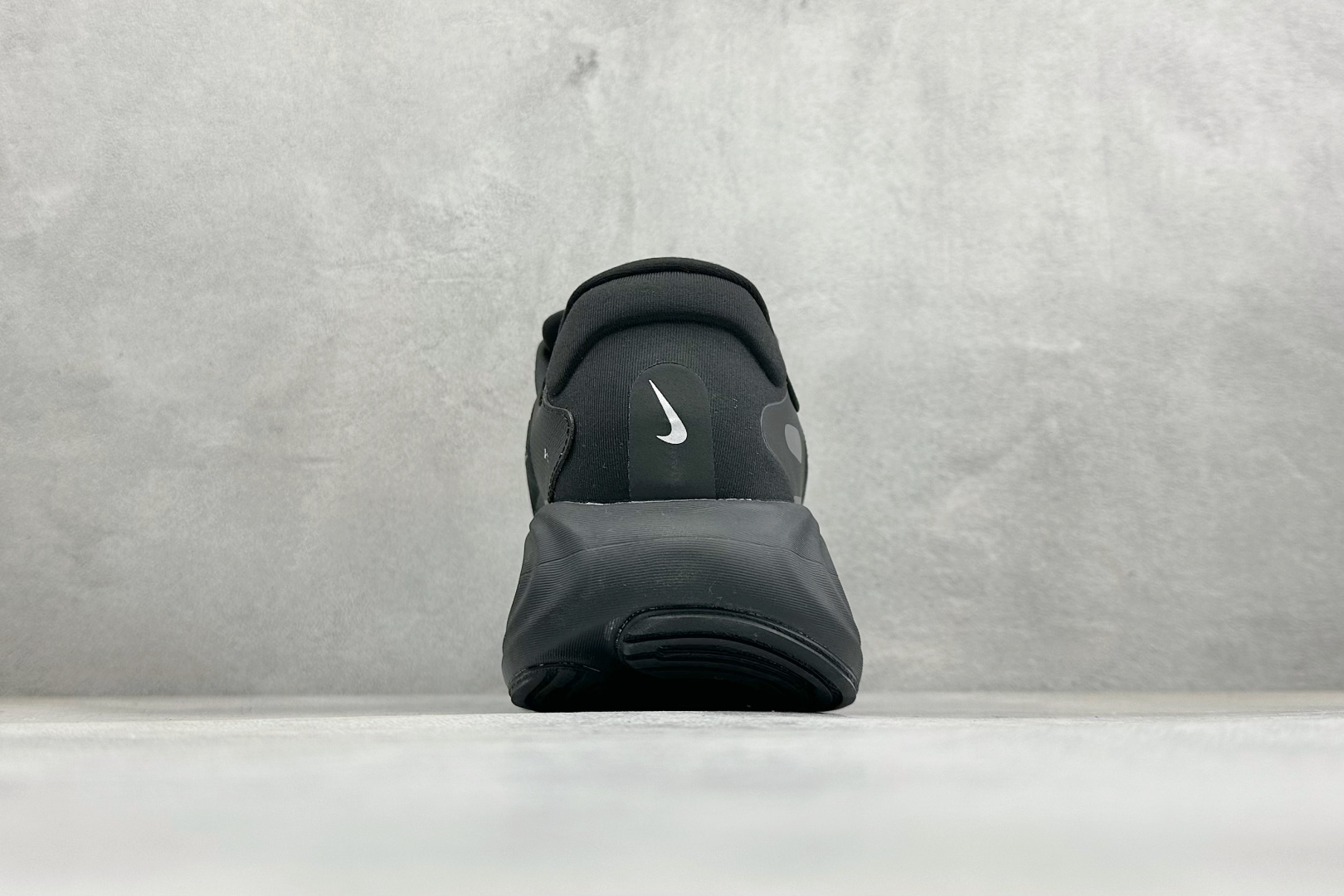 NIKE VOMERO 19 舒适百搭 低帮休闲运动跑步鞋款号：DX5819-002尺码：40-45编码
