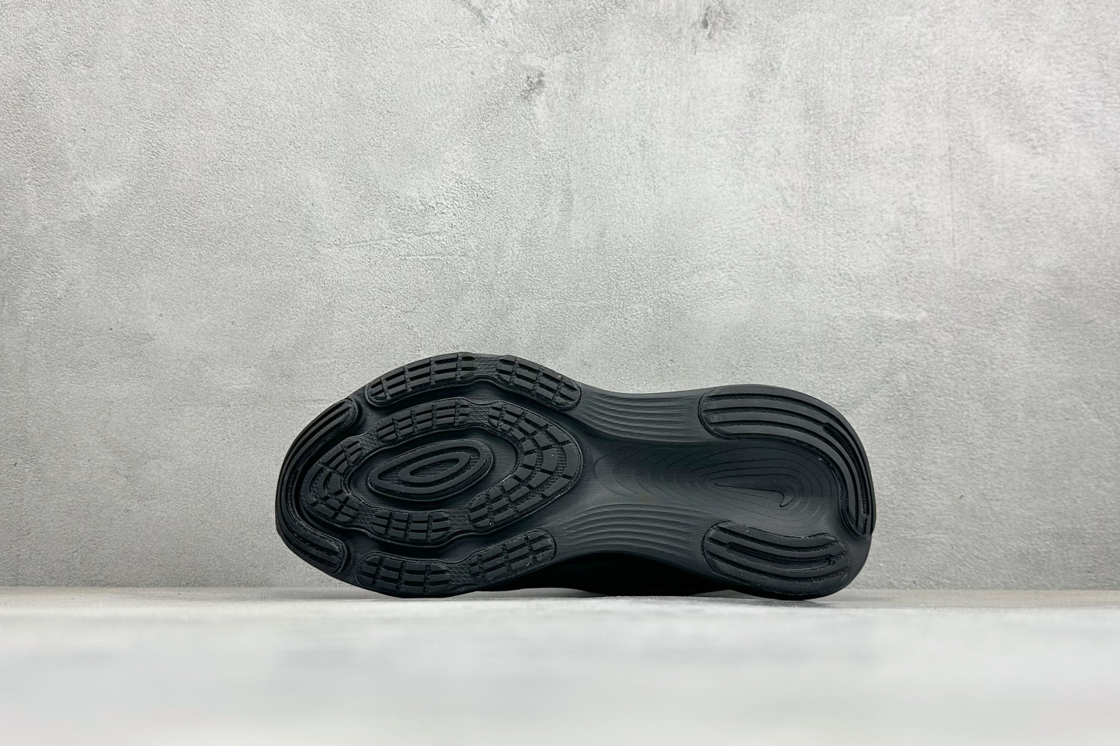 NIKE VOMERO 19 舒适百搭 低帮休闲运动跑步鞋款号：DX5819-002尺码：40-45编码