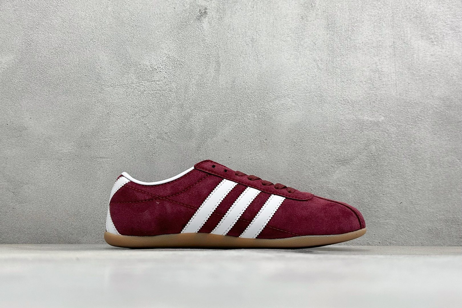 Adidas Tokyo W 阿迪达斯 舒适百搭经典休闲薄底鞋 KJ0699