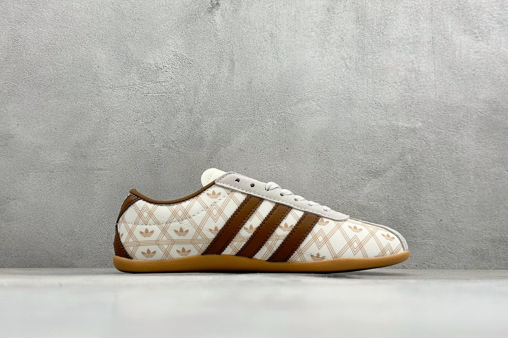 Adidas Tokyo W 阿迪达斯 舒适百搭经典休闲薄底鞋 KJ0695-Top High Quatity Cheap Sneakers Fashion Clothing Clothes Bags handbags Shoes of all Brand wholesale With The best Quality And Beautiful Price from China Factory Chinese suppliers wholesaler seller Adidas Tokyo W 阿迪达斯 舒适百搭经典休闲薄底鞋 KJ0695