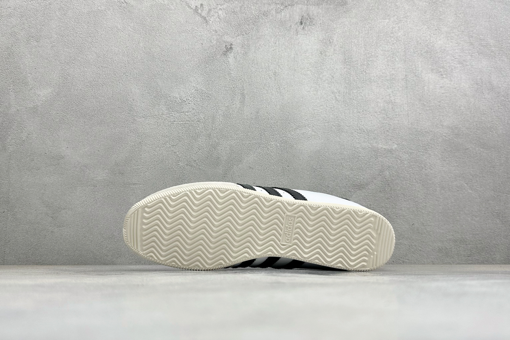 FX版Adidas CHANGLE 阿迪舒适百搭薄底低帮板鞋 KJ3959