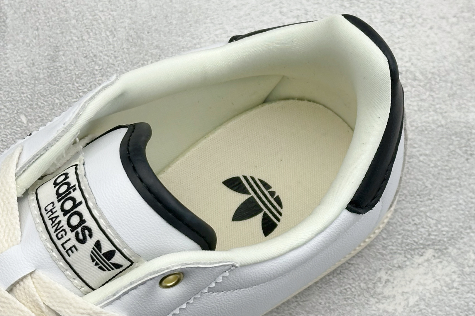 FX版Adidas CHANGLE 阿迪舒适百搭薄底低帮板鞋 KJ3959