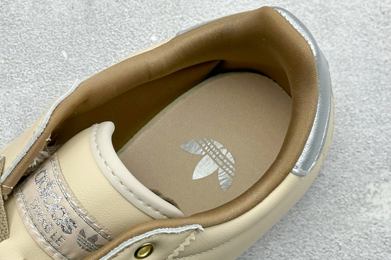 FX版Adidas CHANGLE 阿迪舒适百搭薄底低帮板鞋 KJ3961-Top High Quatity Cheap Sneakers Fashion Clothing Clothes Bags handbags Shoes of all Brand wholesale With The best Quality And Beautiful Price from China Factory Chinese suppliers wholesaler seller FX版Adidas CHANGLE 阿迪舒适百搭薄底低帮板鞋 KJ3961
