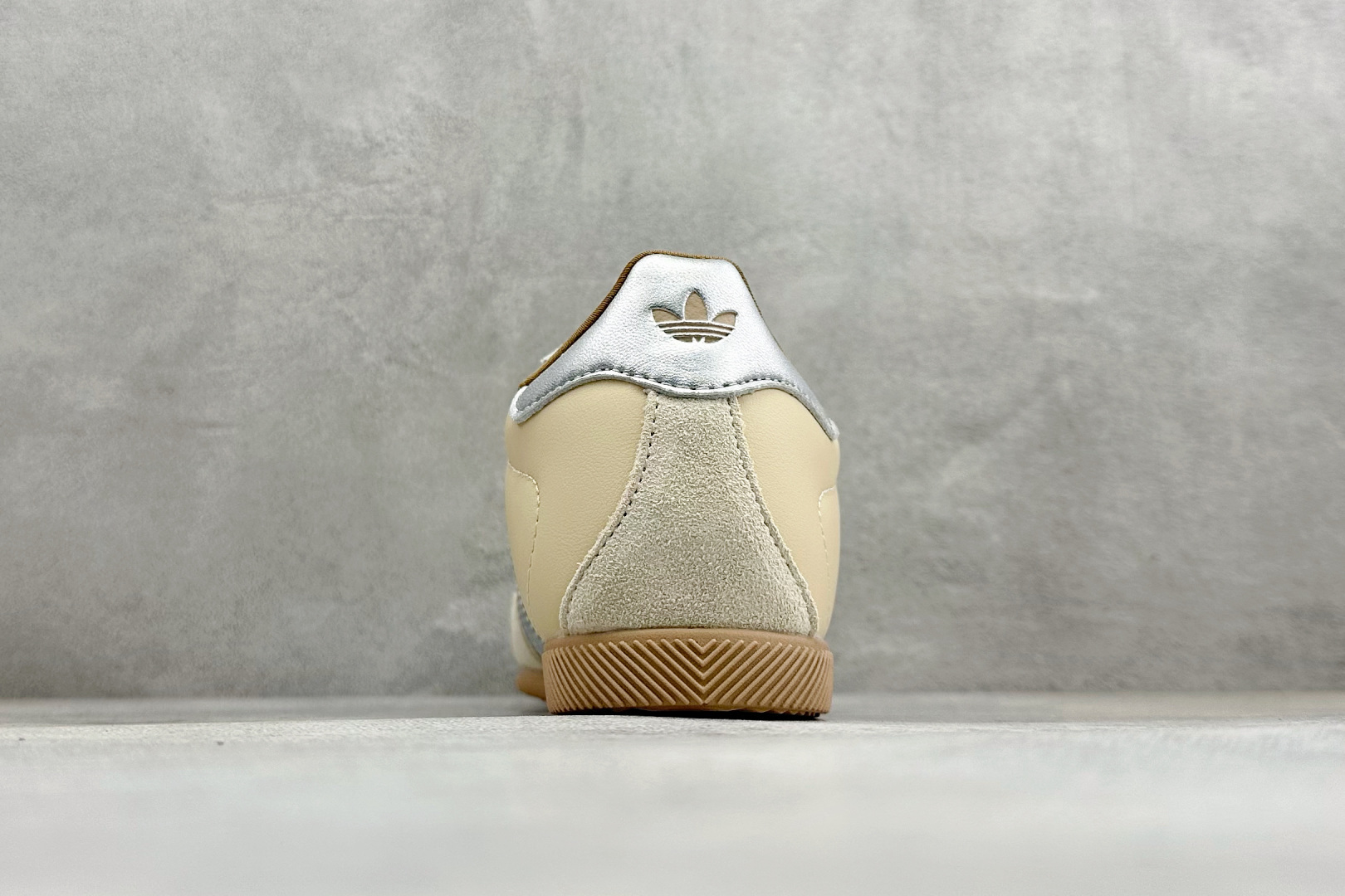 FX版Adidas CHANGLE 阿迪舒适百搭薄底低帮板鞋 KJ3961-Top High Quatity Cheap Sneakers Fashion Clothing Clothes Bags handbags Shoes of all Brand wholesale With The best Quality And Beautiful Price from China Factory Chinese suppliers wholesaler seller FX版Adidas CHANGLE 阿迪舒适百搭薄底低帮板鞋 KJ3961