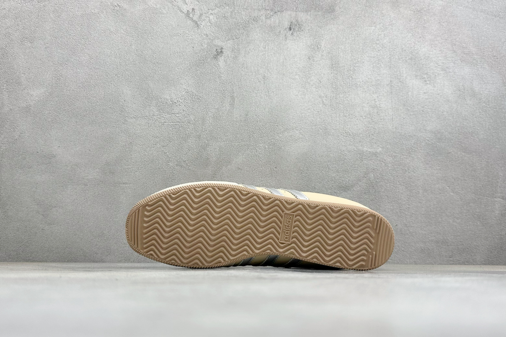 FX版Adidas CHANGLE 阿迪舒适百搭薄底低帮板鞋 KJ3961-Top High Quatity Cheap Sneakers Fashion Clothing Clothes Bags handbags Shoes of all Brand wholesale With The best Quality And Beautiful Price from China Factory Chinese suppliers wholesaler seller FX版Adidas CHANGLE 阿迪舒适百搭薄底低帮板鞋 KJ3961