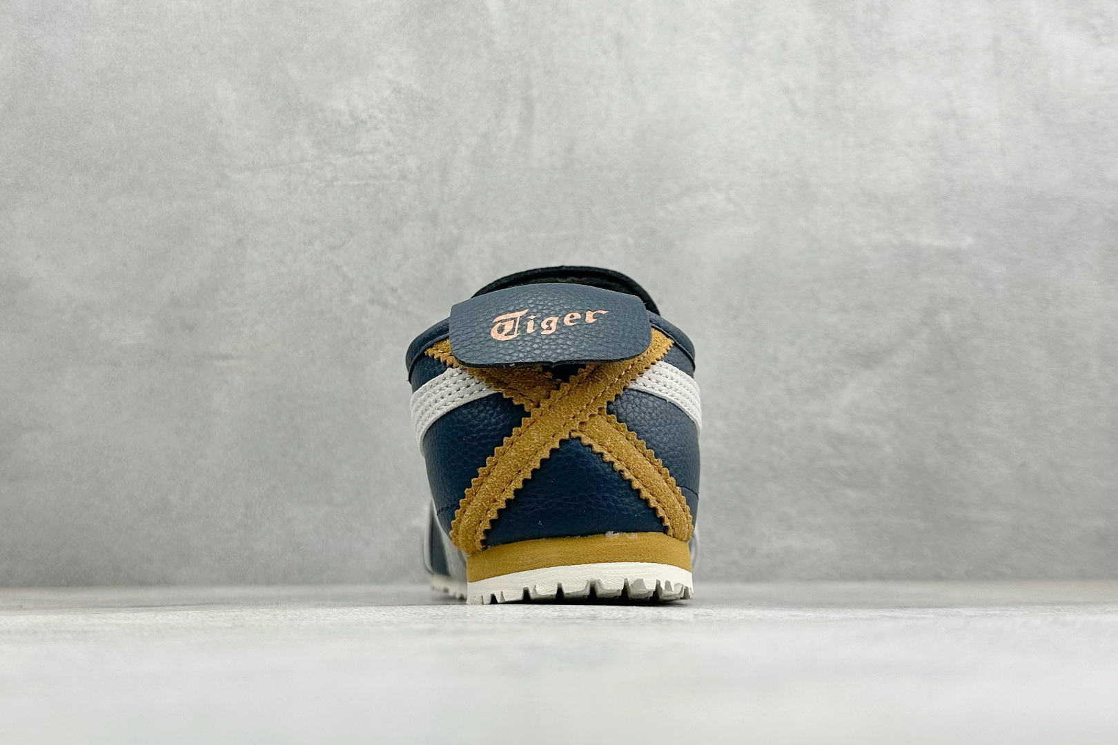 D版OnitsukaTiger/鬼冢虎 Mexico 66 经典低帮休闲板鞋 1183B039-40