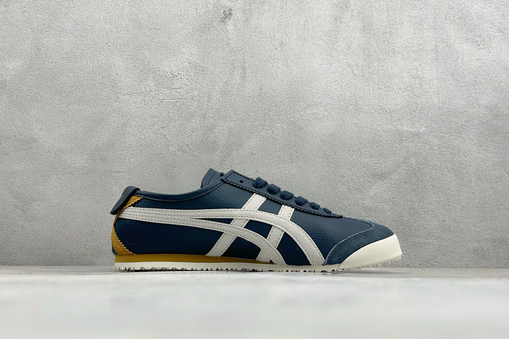 D版OnitsukaTiger/鬼冢虎 Mexico 66 经典低帮休闲板鞋 1183B039-40