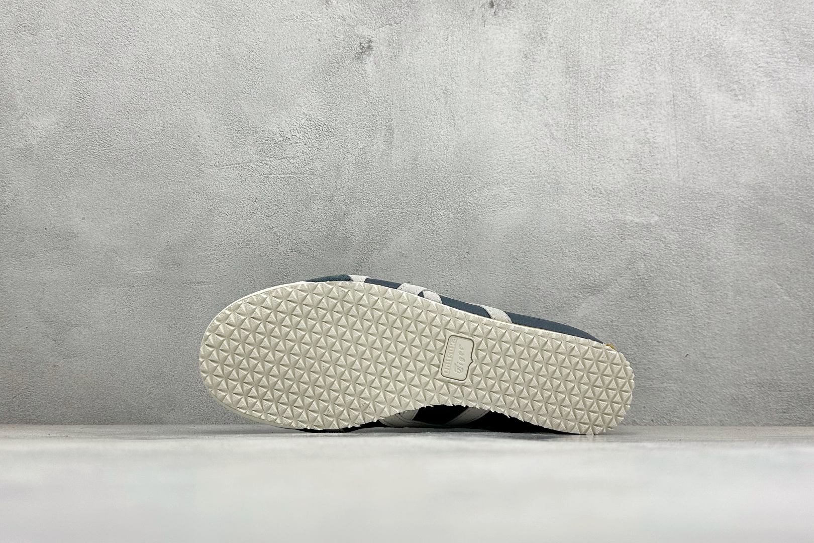 D版OnitsukaTiger/鬼冢虎 Mexico 66 经典低帮休闲板鞋 1183B039-40