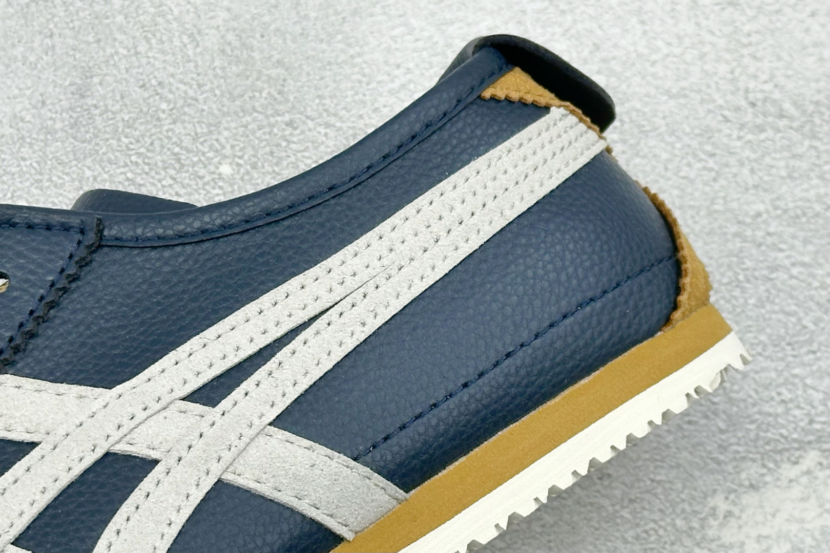 D版OnitsukaTiger/鬼冢虎 Mexico 66 经典低帮休闲板鞋 1183B039-40