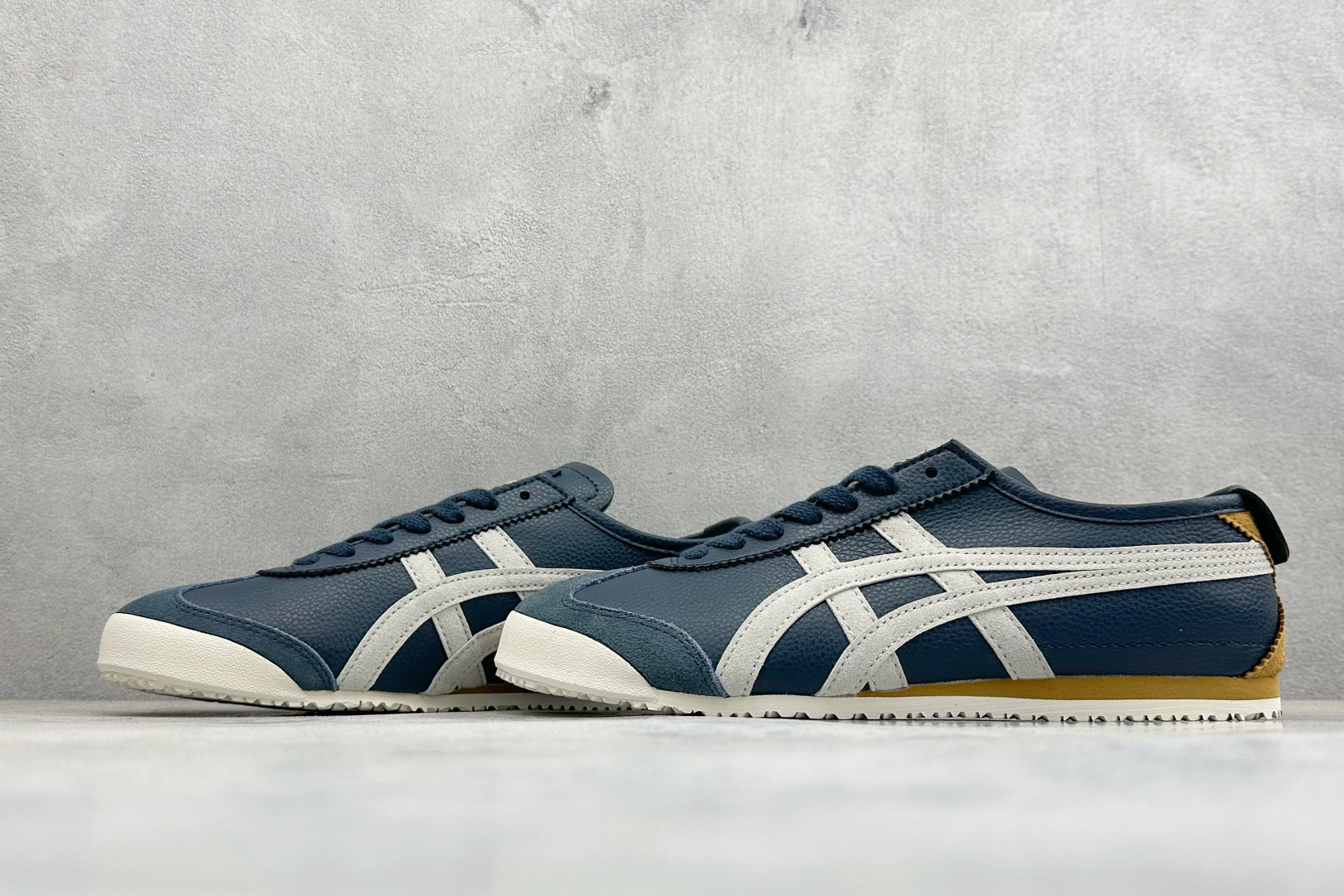 D版OnitsukaTiger/鬼冢虎 Mexico 66 经典低帮休闲板鞋 1183B039-40