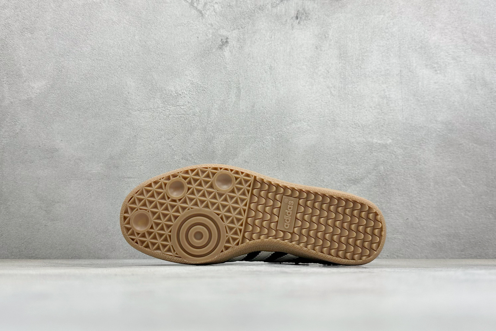 HZ版Adidas Originals Samba 阿迪达斯三叶草 桑巴舞系列绅士德训足球风百搭低帮休闲运动板鞋 HQ9282-Top High Quatity Cheap Sneakers Fashion Clothing Clothes Bags handbags Shoes of all Brand wholesale With The best Quality And Beautiful Price from China Factory Chinese suppliers wholesaler seller HZ版Adidas Originals Samba 阿迪达斯三叶草 桑巴舞系列绅士德训足球风百搭低帮休闲运动板鞋 HQ9282