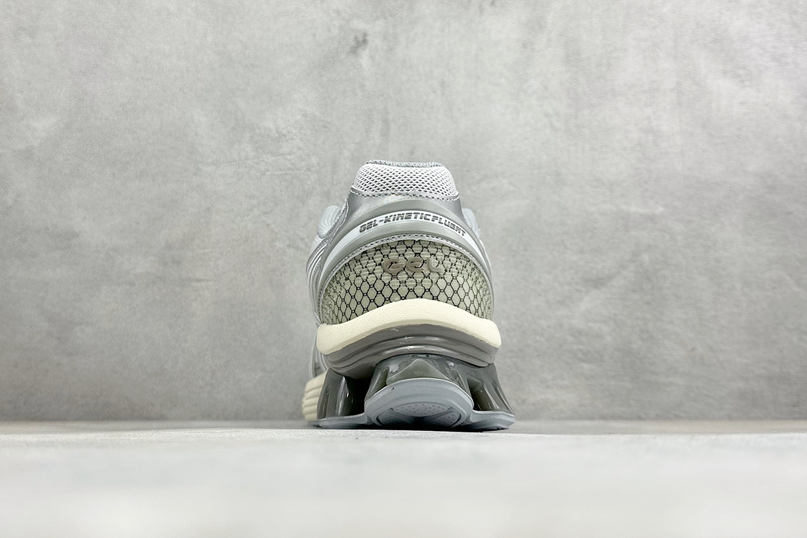 Asics Gel-Kinetic Fluent 亚瑟士运动休闲透气专业跑鞋 1203A591-101