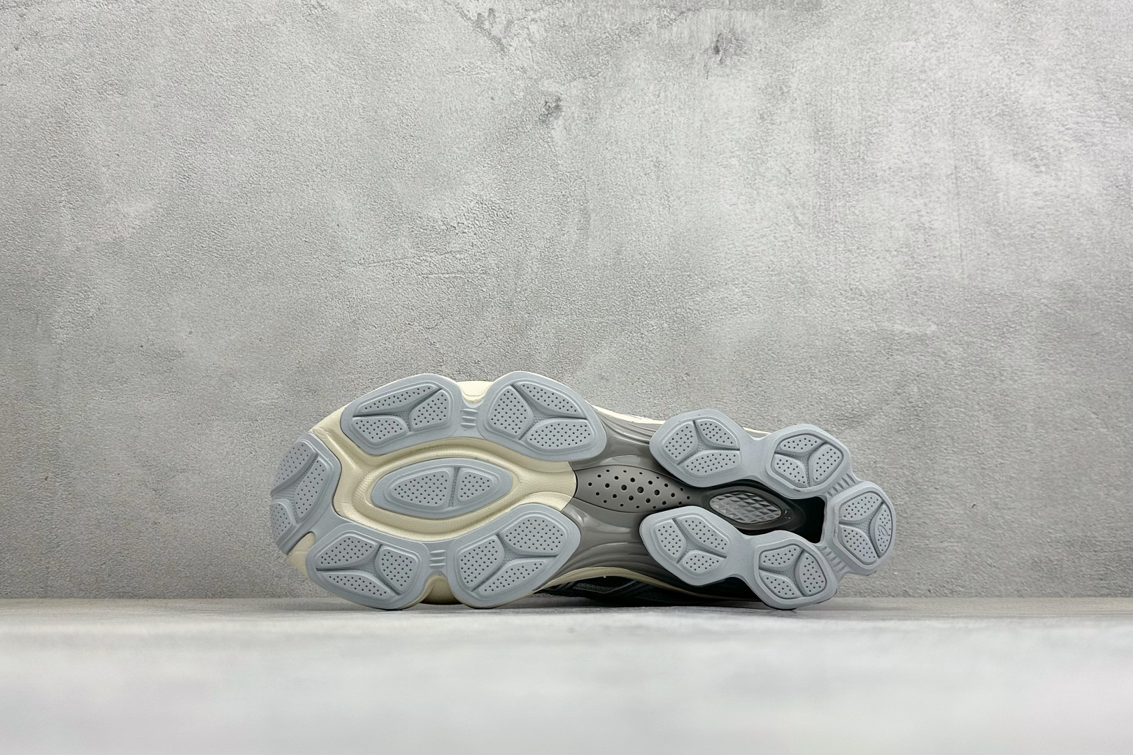 Asics Gel-Kinetic Fluent 亚瑟士运动休闲透气专业跑鞋 1203A591-101