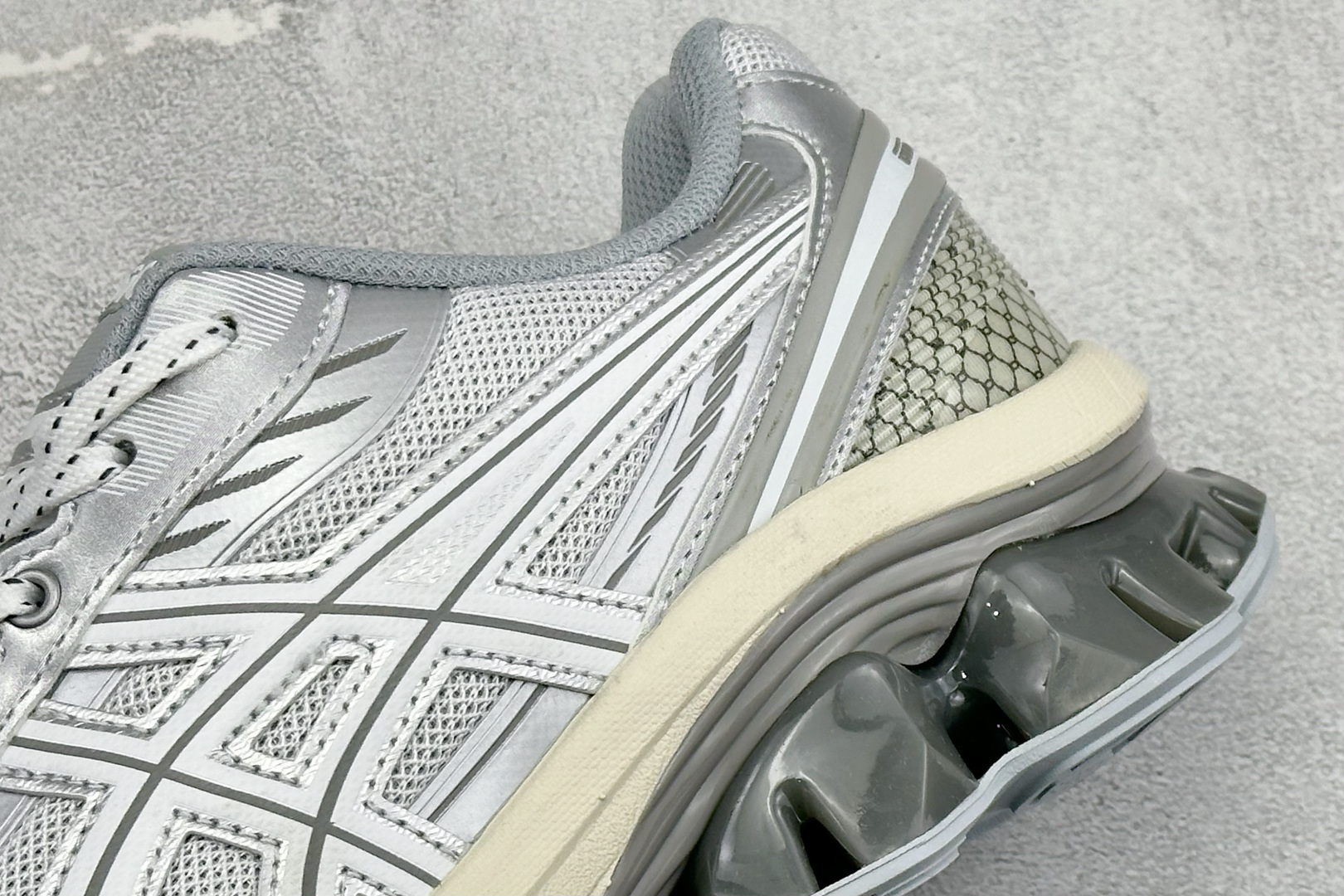 Asics Gel-Kinetic Fluent 亚瑟士运动休闲透气专业跑鞋 1203A591-101