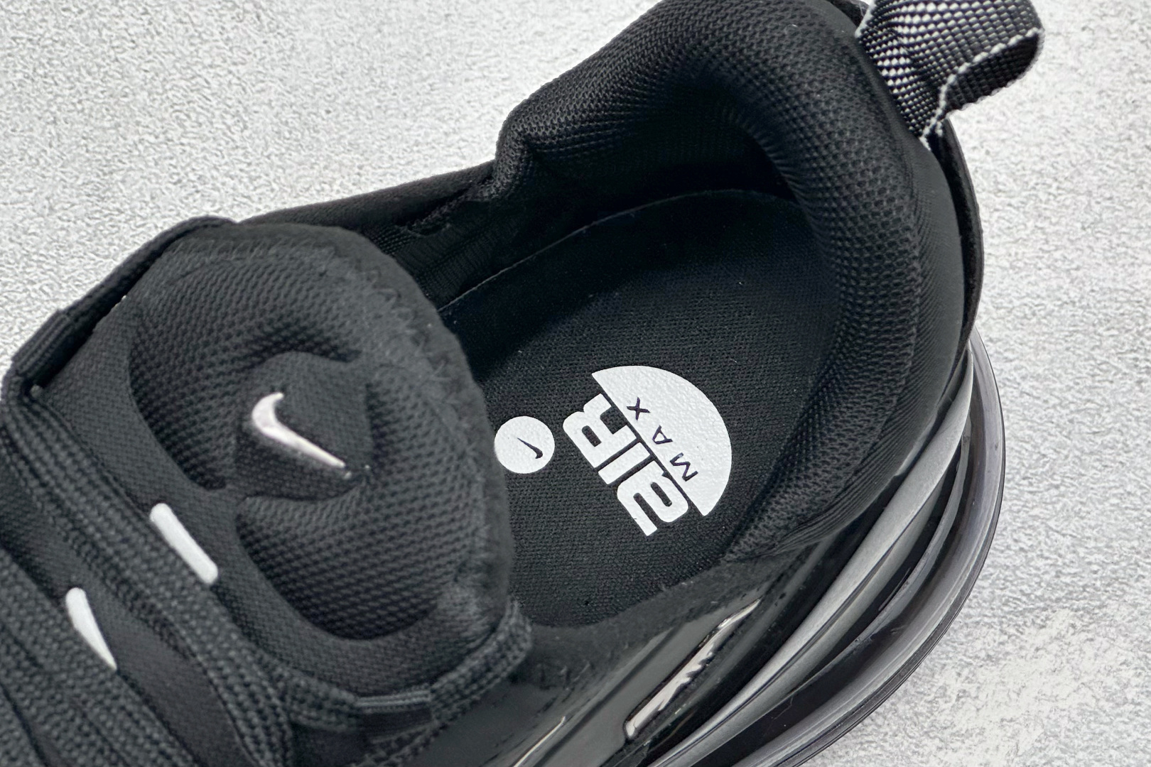 Nike Air Max 270 Premium 半掌气垫休闲跑鞋 IO9883-005