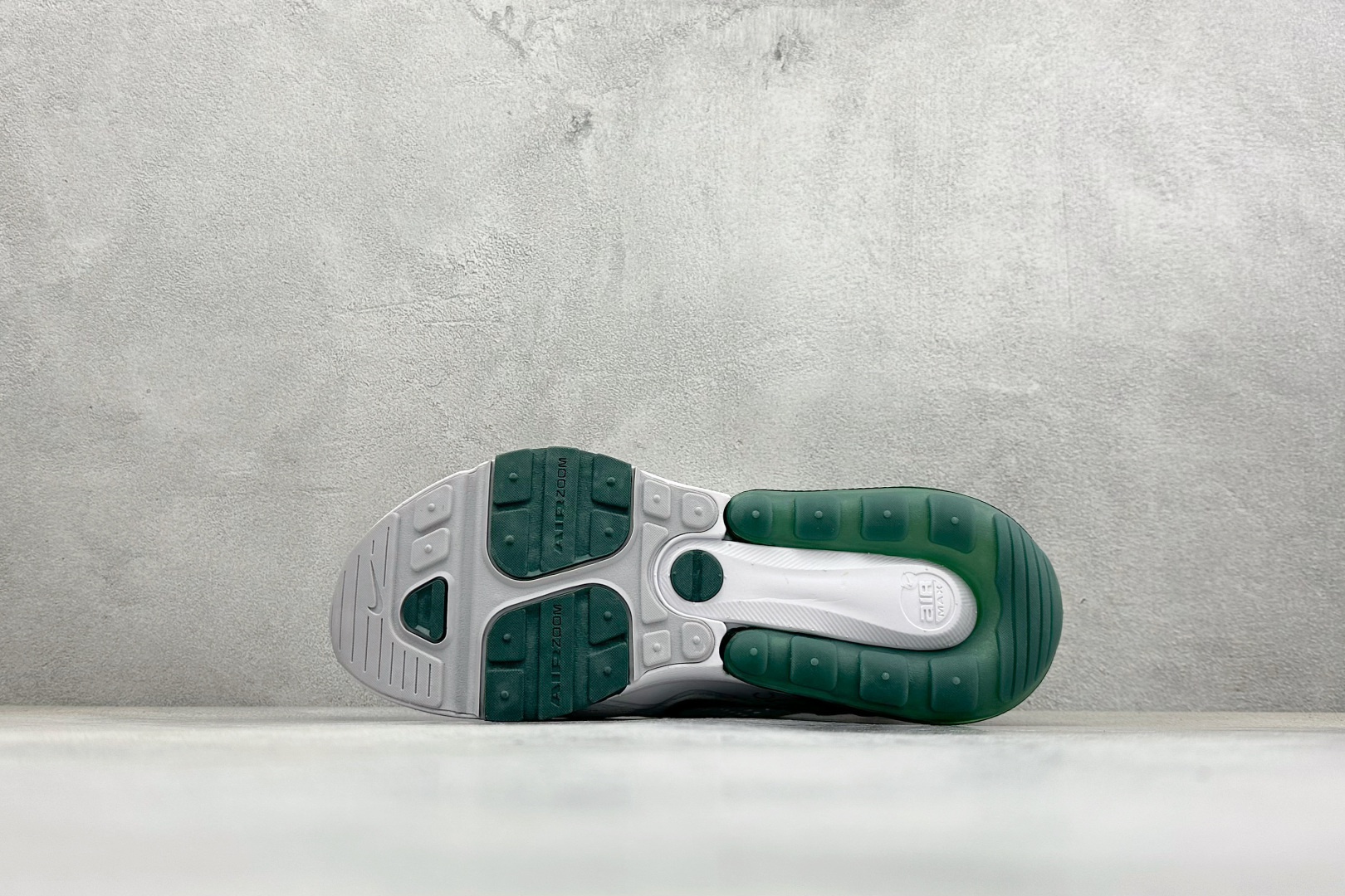 Nike Air Max 270 Premium 半掌气垫休闲跑鞋 IO9883-105