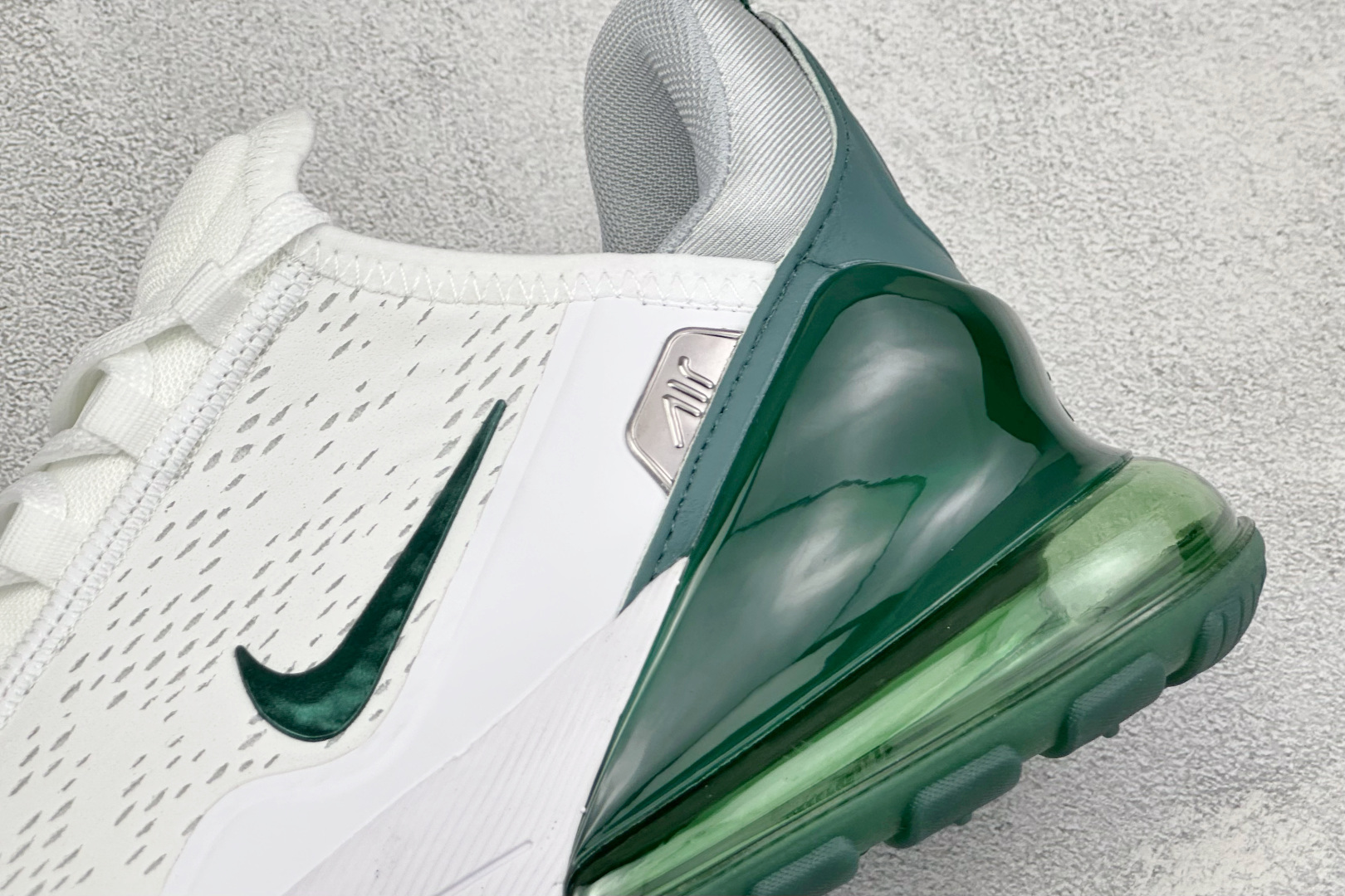 Nike Air Max 270 Premium 半掌气垫休闲跑鞋 IO9883-105