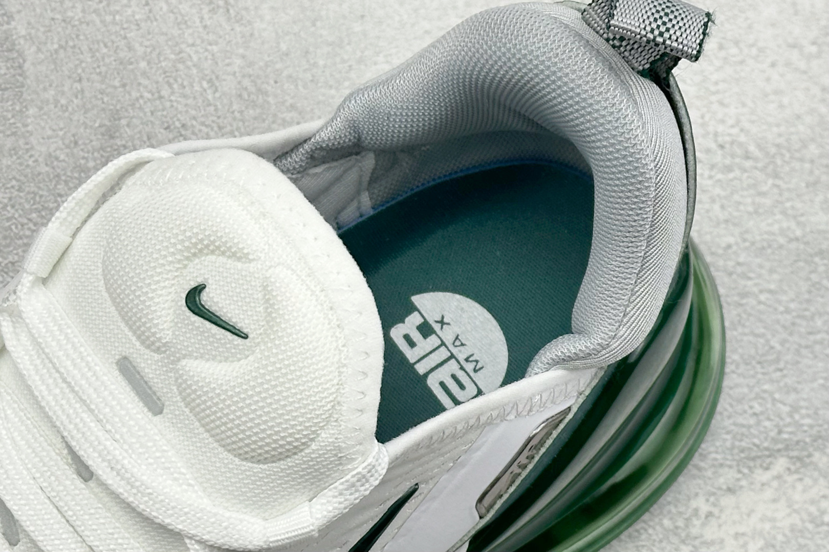 Nike Air Max 270 Premium 半掌气垫休闲跑鞋 IO9883-105