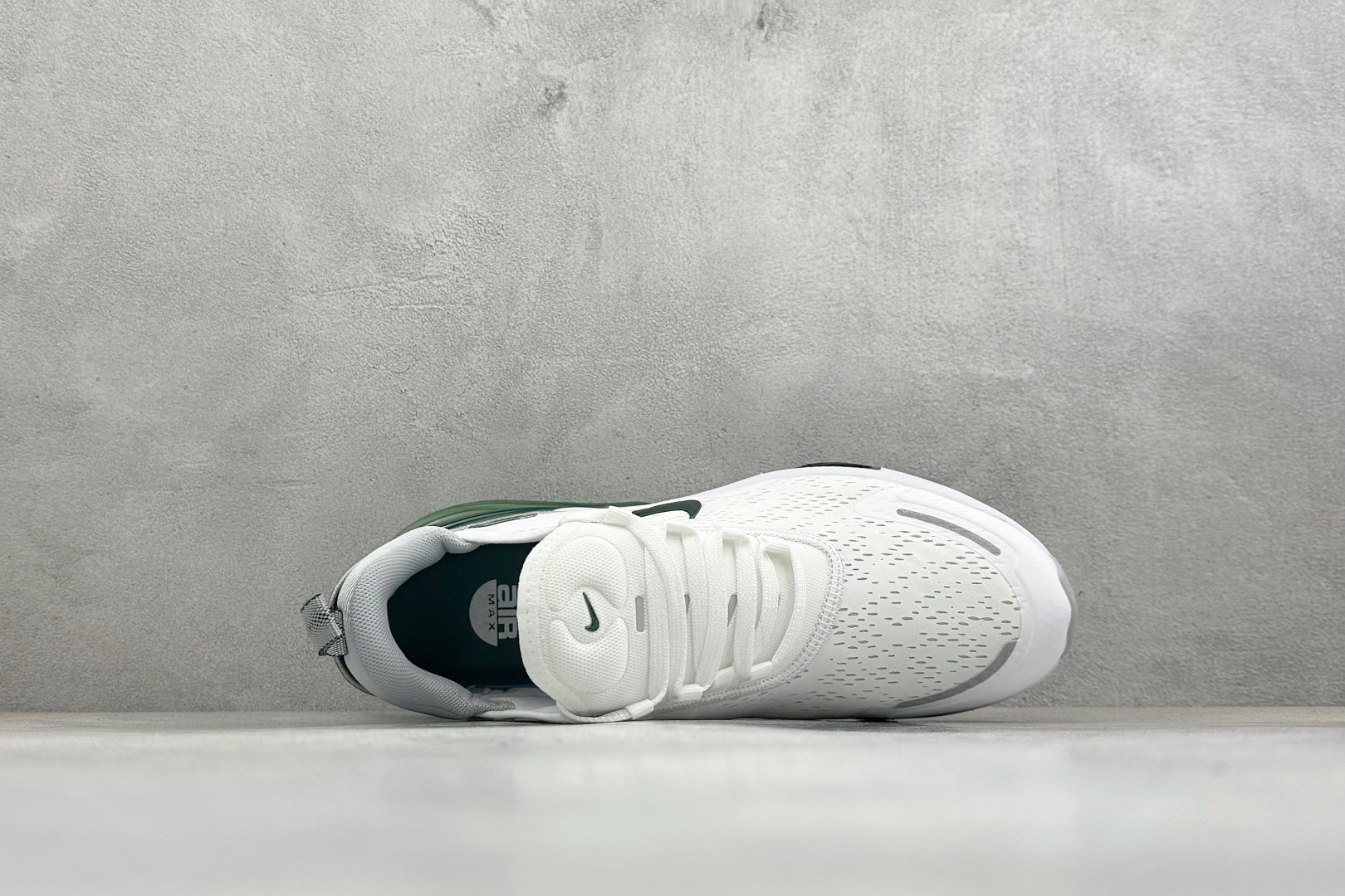 Nike Air Max 270 Premium 半掌气垫休闲跑鞋 IO9883-105
