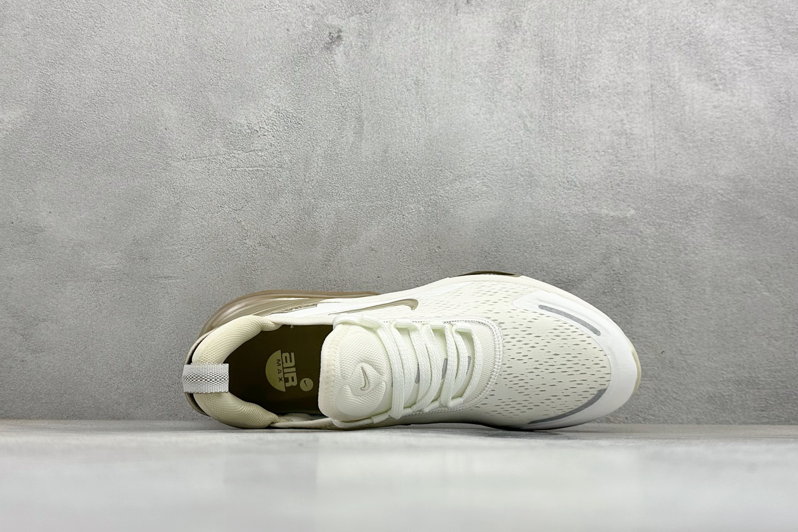Nike Air Max 270 Premium 半掌气垫休闲跑鞋 IO9883-101