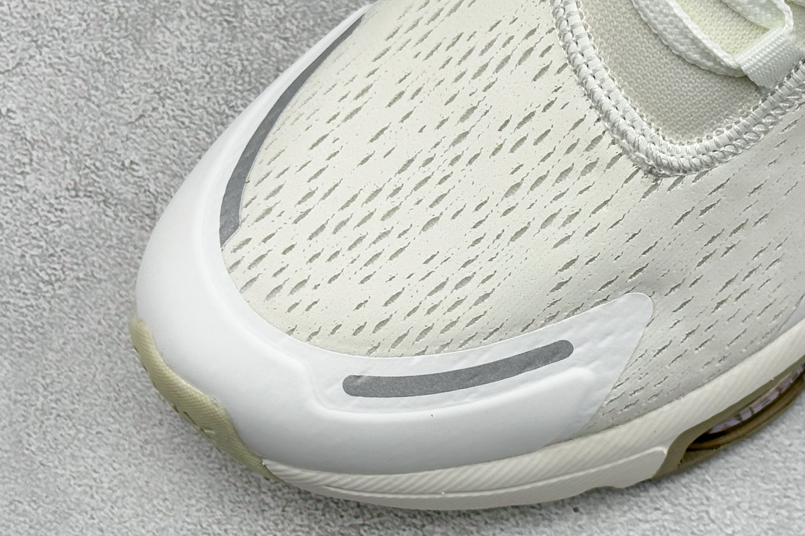 Nike Air Max 270 Premium 半掌气垫休闲跑鞋 IO9883-101