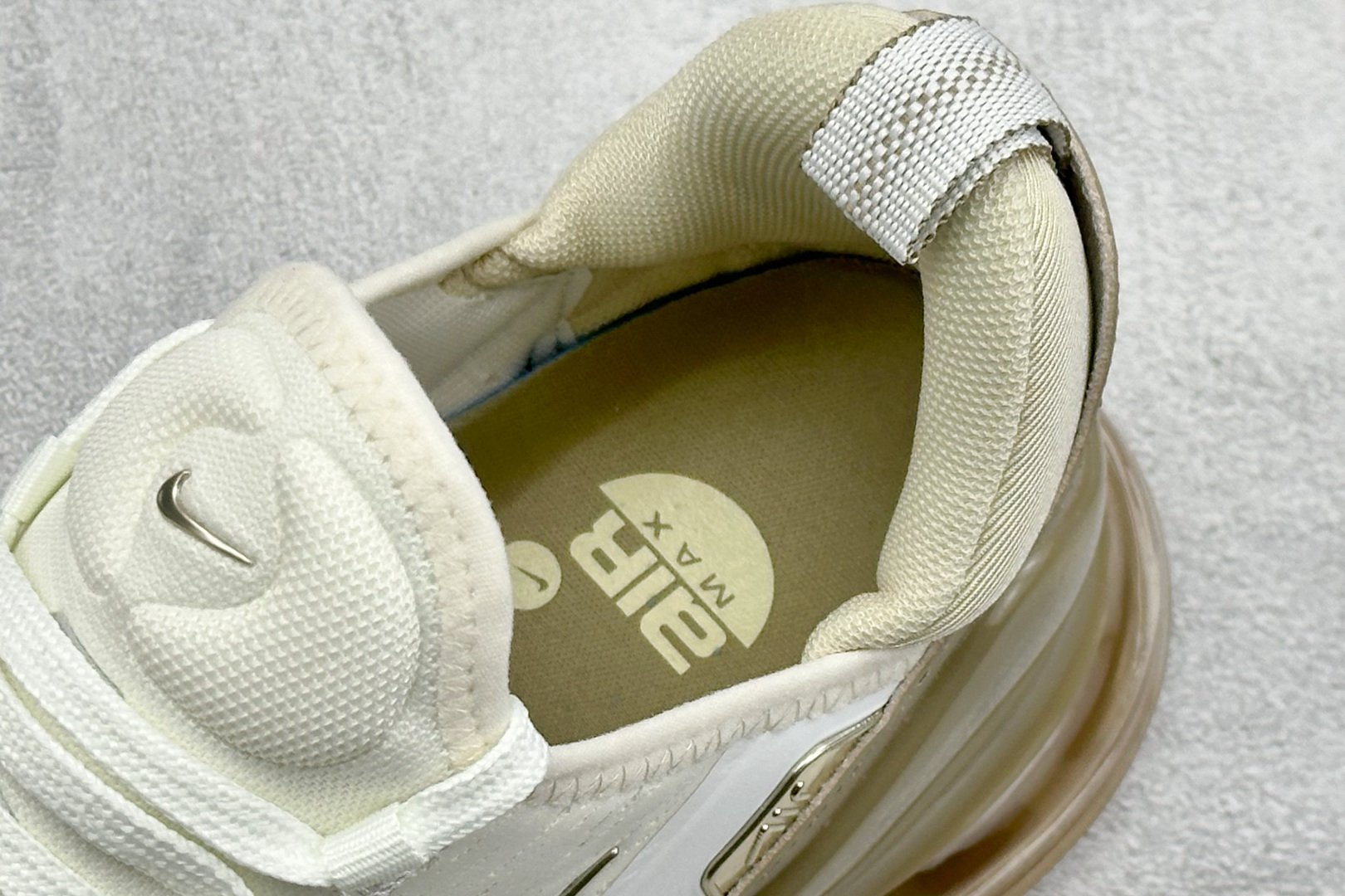 Nike Air Max 270 Premium 半掌气垫休闲跑鞋 IO9883-101