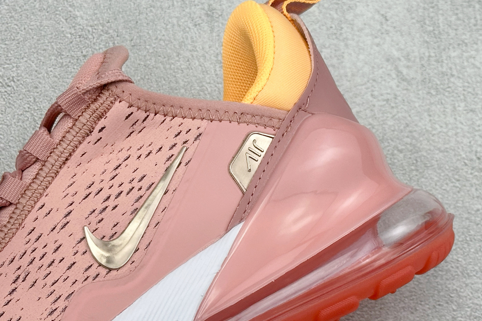 Nike Air Max 270 Premium 半掌气垫休闲跑鞋 IQ3463-601