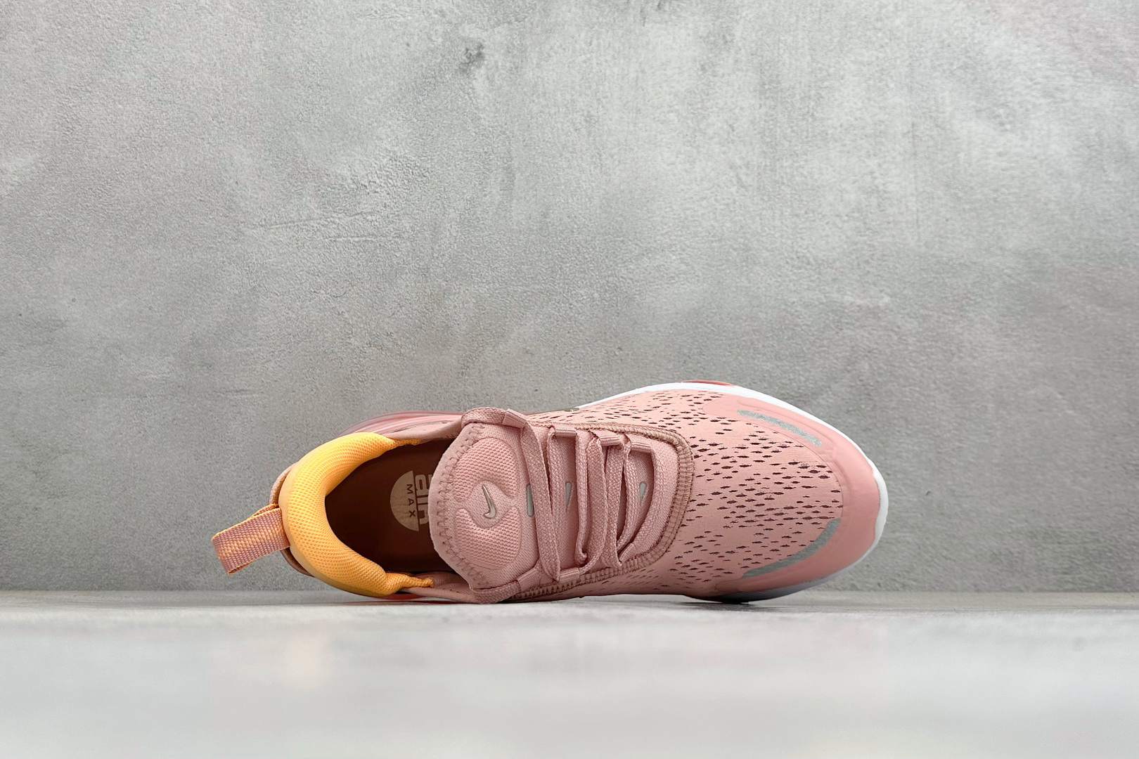 Nike Air Max 270 Premium 半掌气垫休闲跑鞋 IQ3463-601