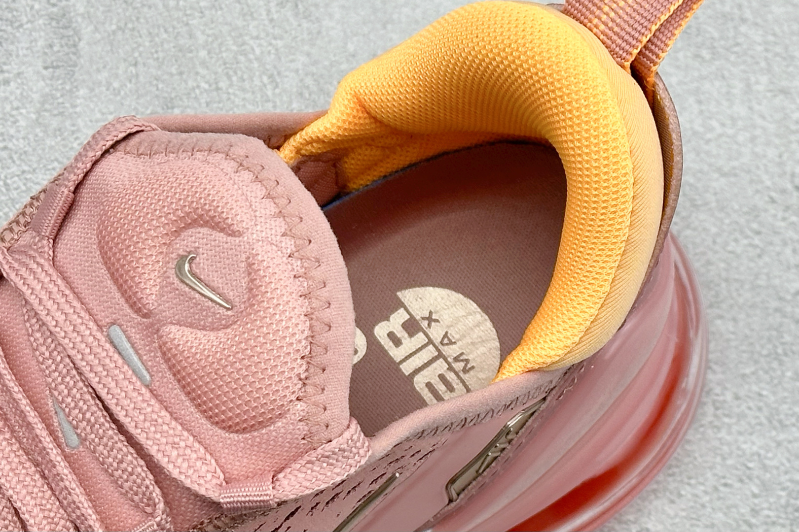 Nike Air Max 270 Premium 半掌气垫休闲跑鞋 IQ3463-601