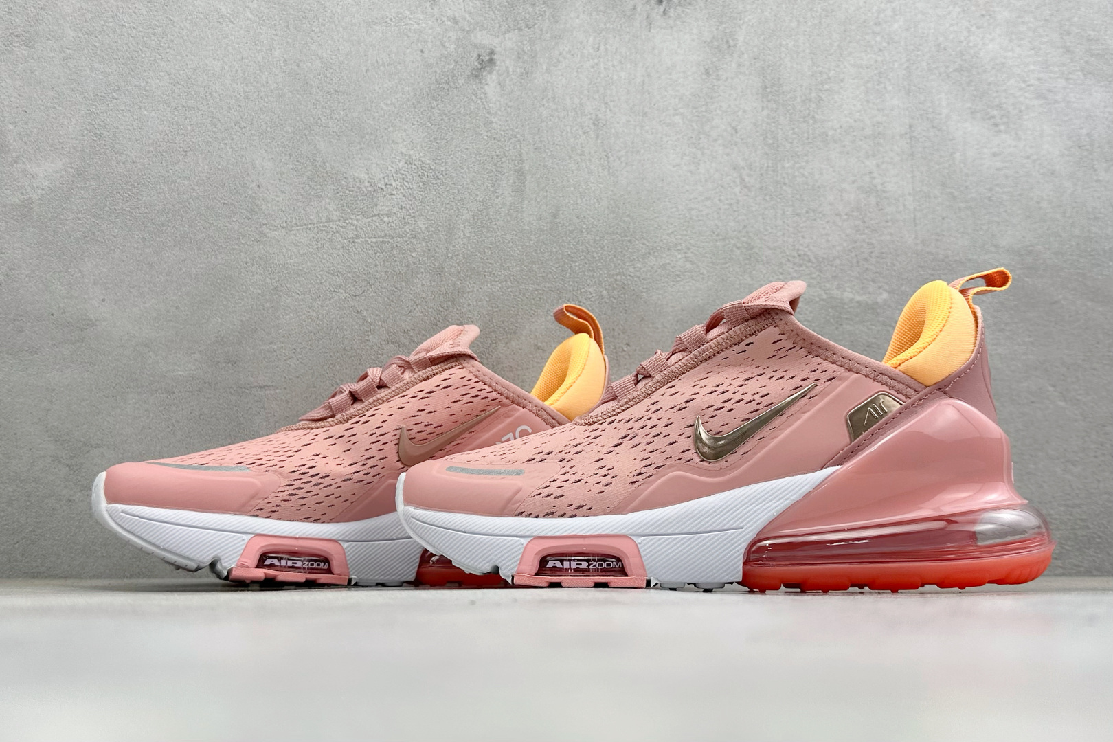 Nike Air Max 270 Premium 半掌气垫休闲跑鞋 IQ3463-601