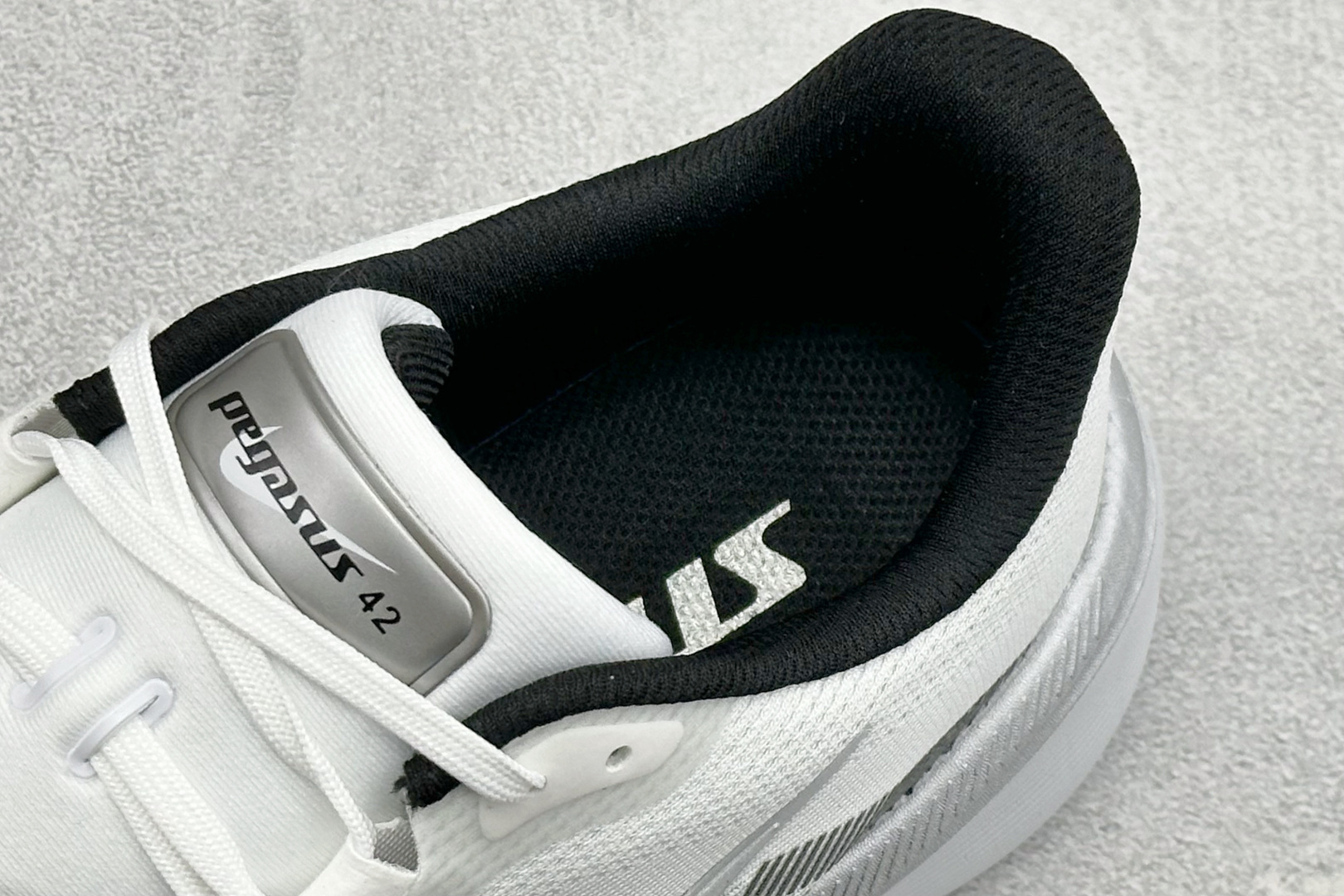 NK AIR ZOOM PEGASUS 42 登月休闲运动跑鞋 II7210-100