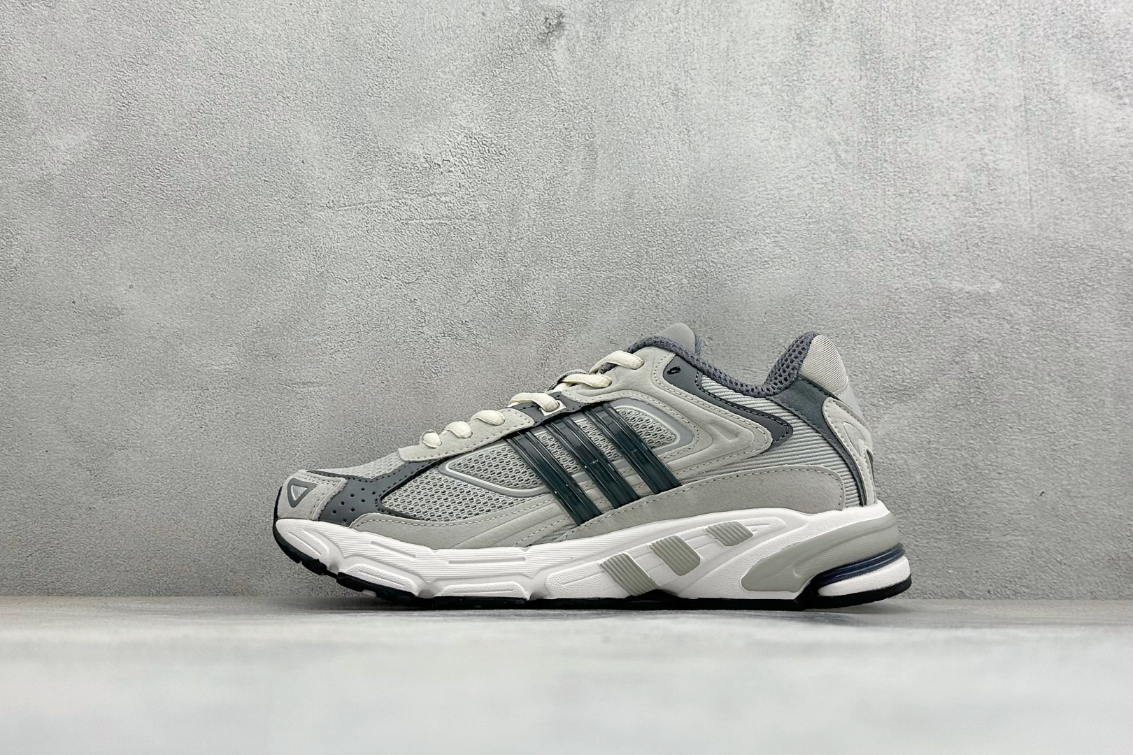 Adidas Originals Response CL 阿迪复古网面跑鞋 IG6916