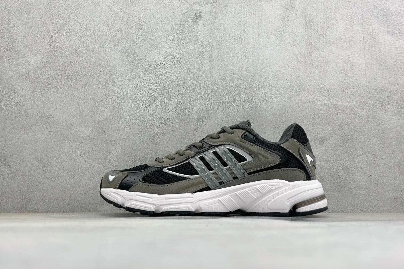 Adidas Originals Response CL 阿迪复古网面跑鞋 IG6916