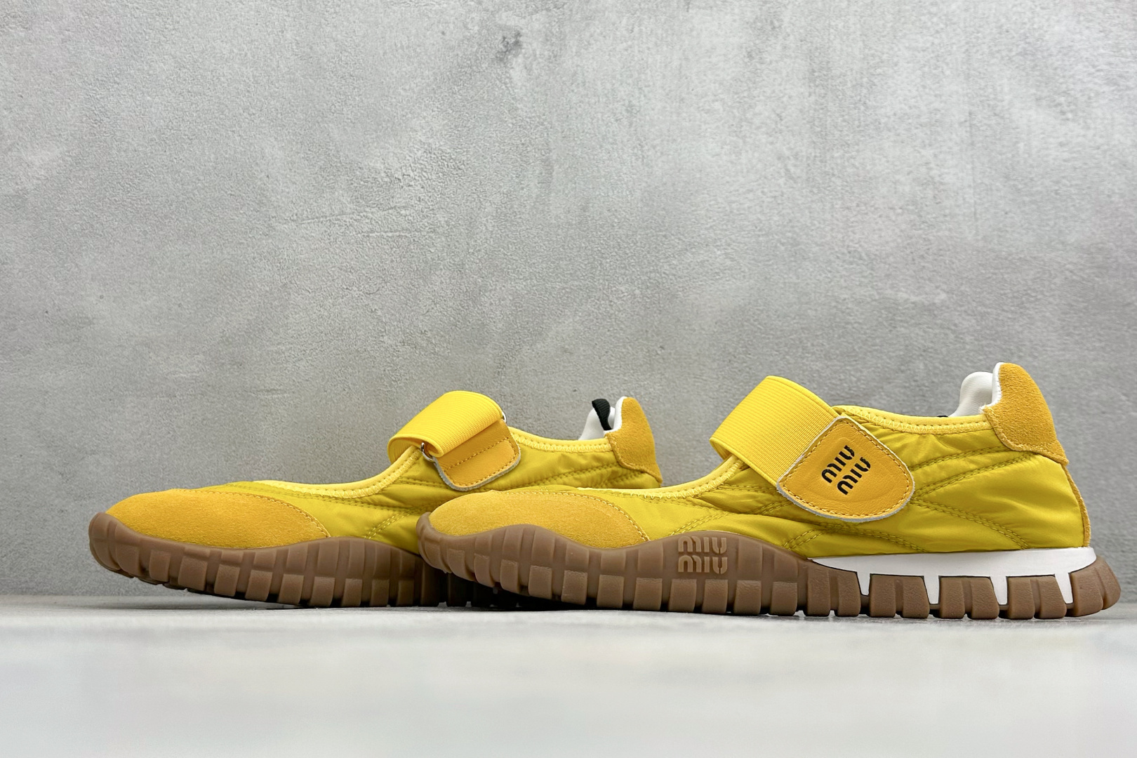 MiuMiu/缪缪 Tyre玛丽珍鞋 2026早春新品 轮胎运动底魔术贴款凉鞋-Top High Quatity Cheap Sneakers Fashion Clothing Clothes Bags handbags Shoes of all Brand wholesale With The best Quality And Beautiful Price from China Factory Chinese suppliers wholesaler seller MiuMiu/缪缪 Tyre玛丽珍鞋 2026早春新品 轮胎运动底魔术贴款凉鞋
