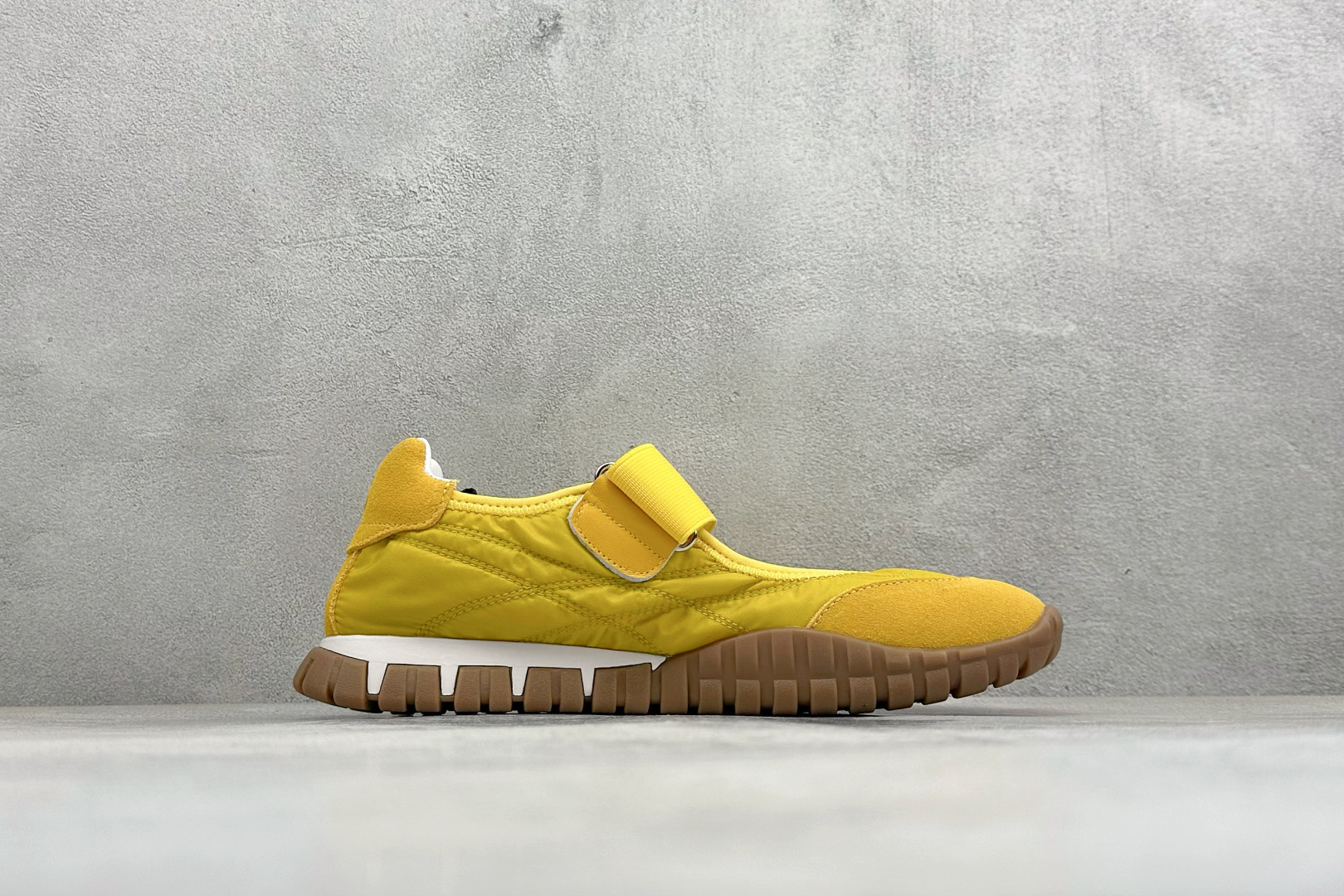 MiuMiu/缪缪 Tyre玛丽珍鞋 2026早春新品 轮胎运动底魔术贴款凉鞋-Top High Quatity Cheap Sneakers Fashion Clothing Clothes Bags handbags Shoes of all Brand wholesale With The best Quality And Beautiful Price from China Factory Chinese suppliers wholesaler seller MiuMiu/缪缪 Tyre玛丽珍鞋 2026早春新品 轮胎运动底魔术贴款凉鞋