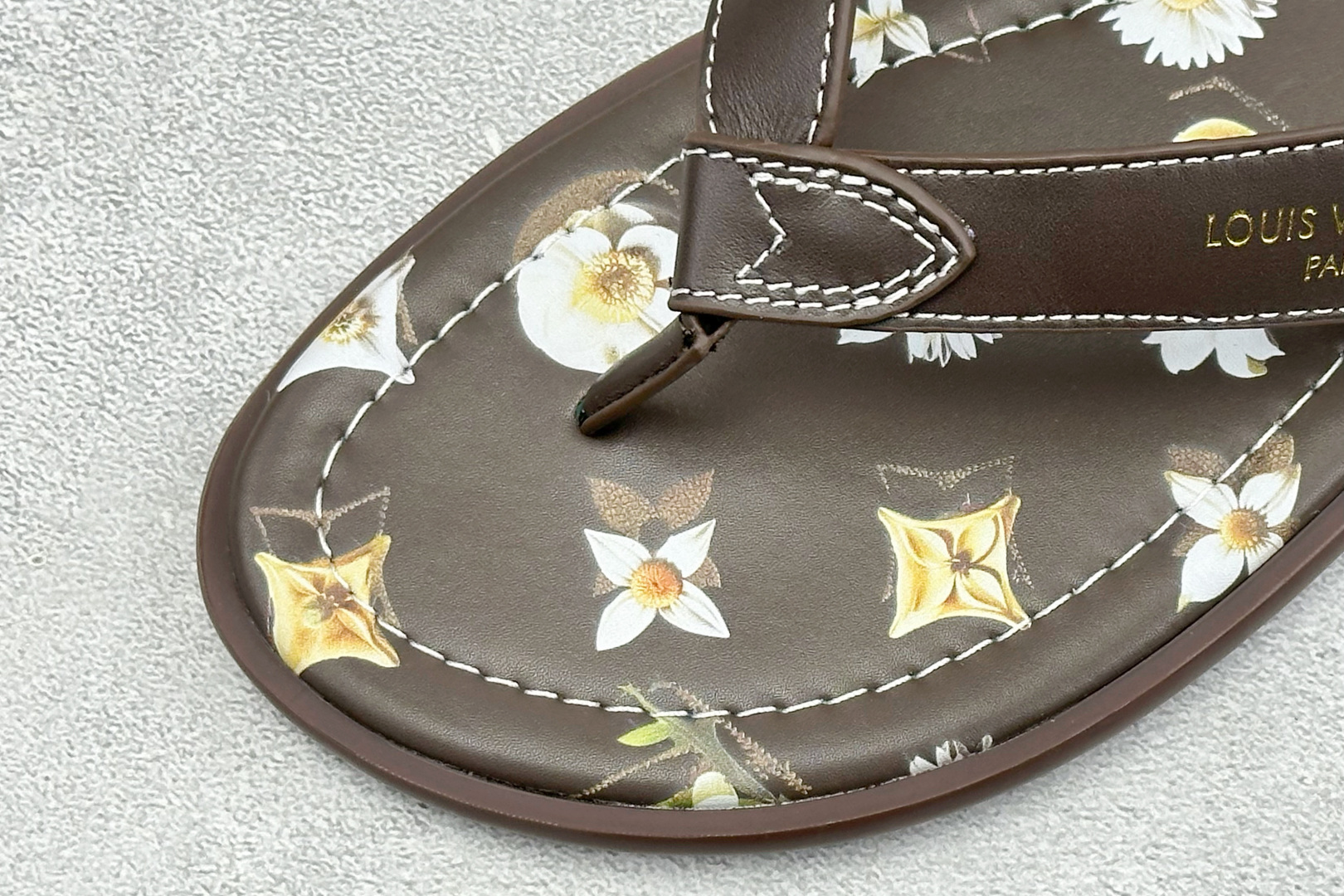 LV 夏日限定人字拖 花漾VS经典黑 夏天的高级感 从一双拖鞋开始-Top High Quatity Cheap Sneakers Fashion Clothing Clothes Bags handbags Shoes of all Brand wholesale With The best Quality And Beautiful Price from China Factory Chinese suppliers wholesaler seller LV 夏日限定人字拖 花漾VS经典黑 夏天的高级感 从一双拖鞋开始