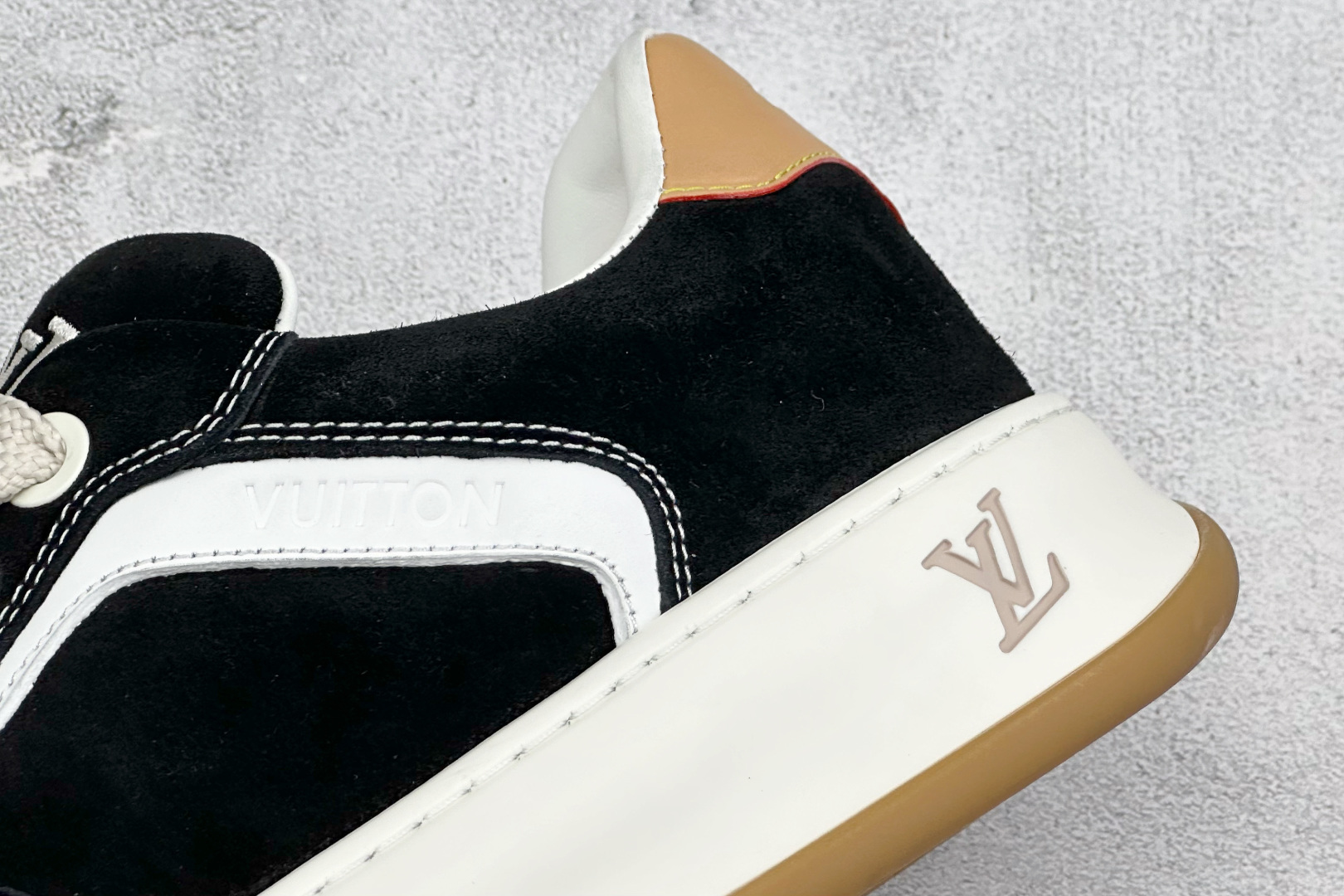 LV tilted市售顶级东莞芯片版本 驴牌 最新情侣款 饼干鞋 1A8KER-Top High Quatity Cheap Sneakers Fashion Clothing Clothes Bags handbags Shoes of all Brand wholesale With The best Quality And Beautiful Price from China Factory Chinese suppliers wholesaler seller LV tilted市售顶级东莞芯片版本 驴牌 最新情侣款 饼干鞋 1A8KER