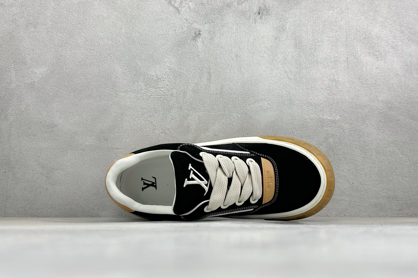 LV tilted市售顶级东莞芯片版本 驴牌 最新情侣款 饼干鞋 1A8KER-Top High Quatity Cheap Sneakers Fashion Clothing Clothes Bags handbags Shoes of all Brand wholesale With The best Quality And Beautiful Price from China Factory Chinese suppliers wholesaler seller LV tilted市售顶级东莞芯片版本 驴牌 最新情侣款 饼干鞋 1A8KER