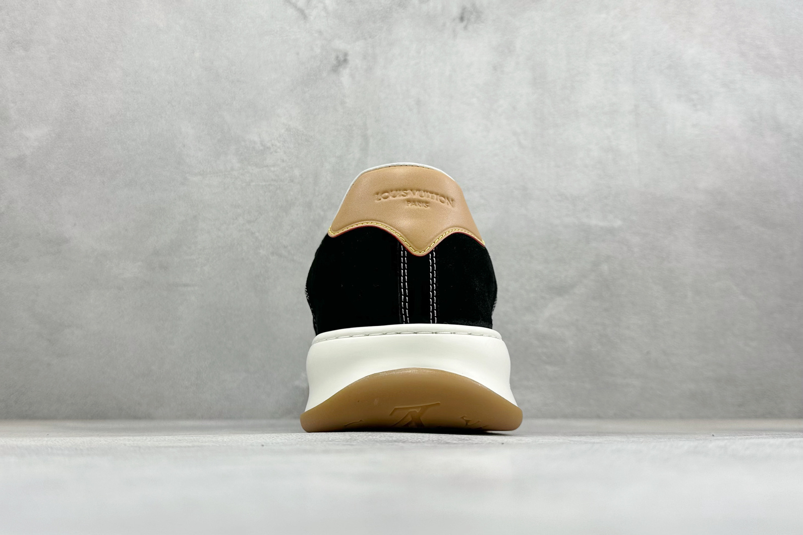 LV tilted市售顶级东莞芯片版本 驴牌 最新情侣款 饼干鞋 1A8KER-Top High Quatity Cheap Sneakers Fashion Clothing Clothes Bags handbags Shoes of all Brand wholesale With The best Quality And Beautiful Price from China Factory Chinese suppliers wholesaler seller LV tilted市售顶级东莞芯片版本 驴牌 最新情侣款 饼干鞋 1A8KER