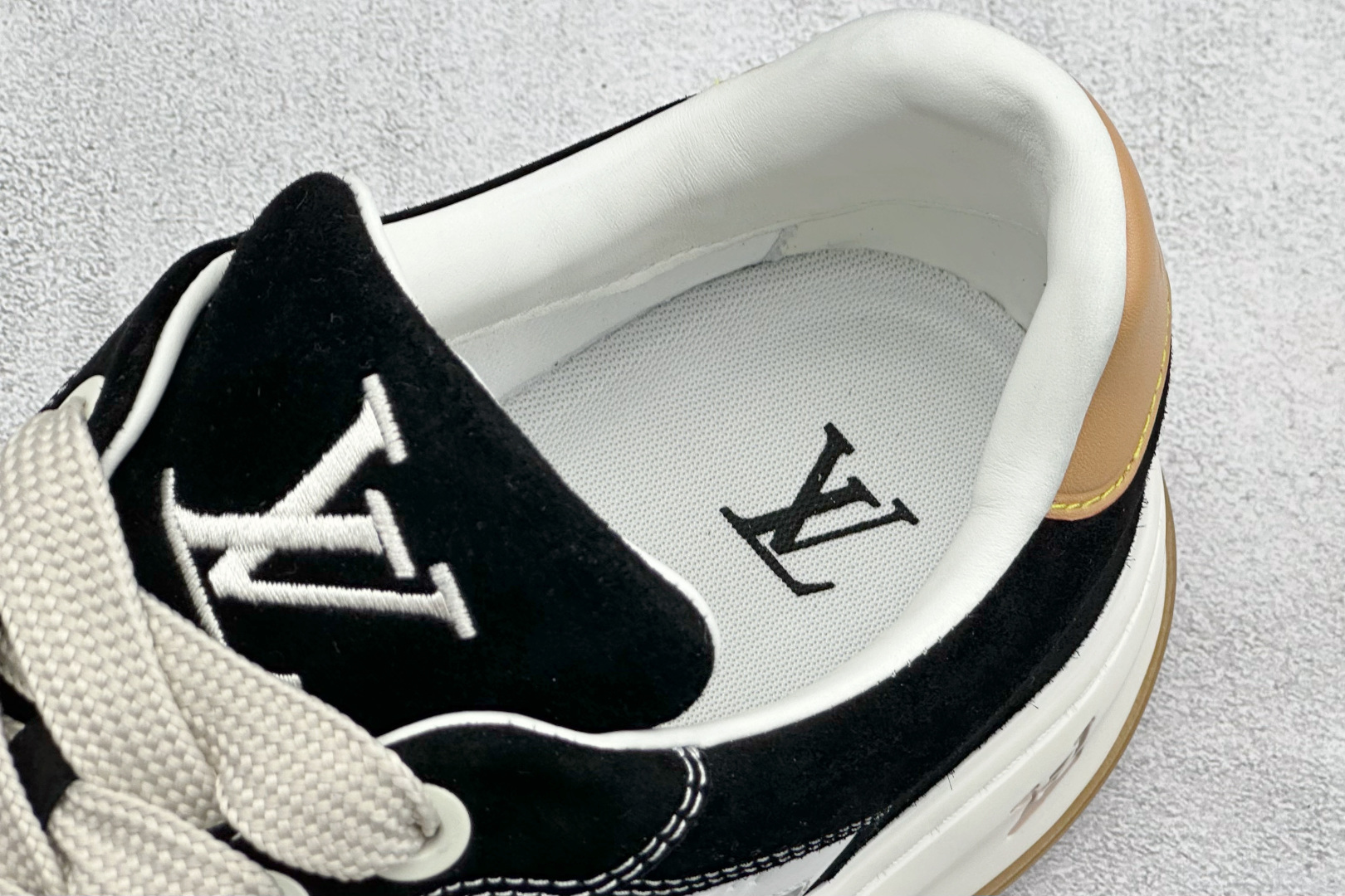 LV tilted市售顶级东莞芯片版本 驴牌 最新情侣款 饼干鞋 1A8KER-Top High Quatity Cheap Sneakers Fashion Clothing Clothes Bags handbags Shoes of all Brand wholesale With The best Quality And Beautiful Price from China Factory Chinese suppliers wholesaler seller LV tilted市售顶级东莞芯片版本 驴牌 最新情侣款 饼干鞋 1A8KER