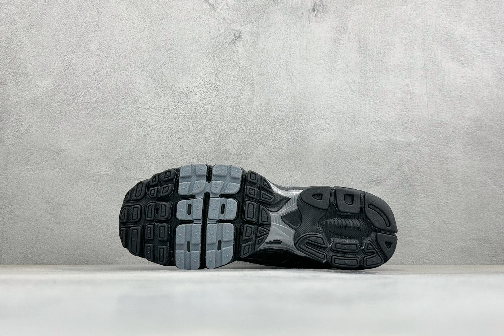 Nike Air Max Moto 2K 耐克新款复古气垫跑步鞋 IQ7592-010-Top High Quatity Cheap Sneakers Fashion Clothing Clothes Bags handbags Shoes of all Brand wholesale With The best Quality And Beautiful Price from China Factory Chinese suppliers wholesaler seller Nike Air Max Moto 2K 耐克新款复古气垫跑步鞋 IQ7592-010