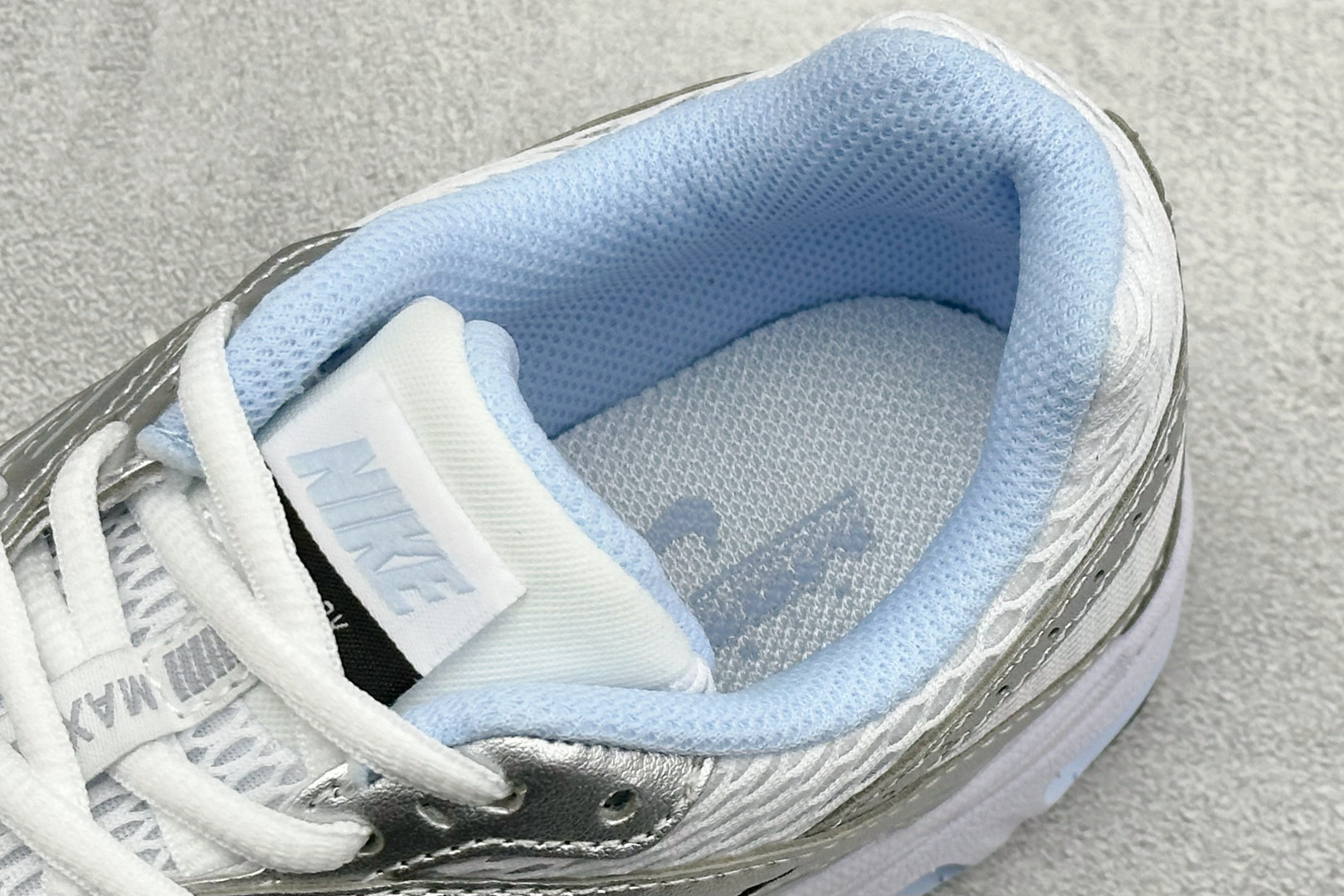 Nike Air Max Moto 2K 耐克新款复古气垫跑步鞋 HQ2055-107-Top High Quatity Cheap Sneakers Fashion Clothing Clothes Bags handbags Shoes of all Brand wholesale With The best Quality And Beautiful Price from China Factory Chinese suppliers wholesaler seller Nike Air Max Moto 2K 耐克新款复古气垫跑步鞋 HQ2055-107
