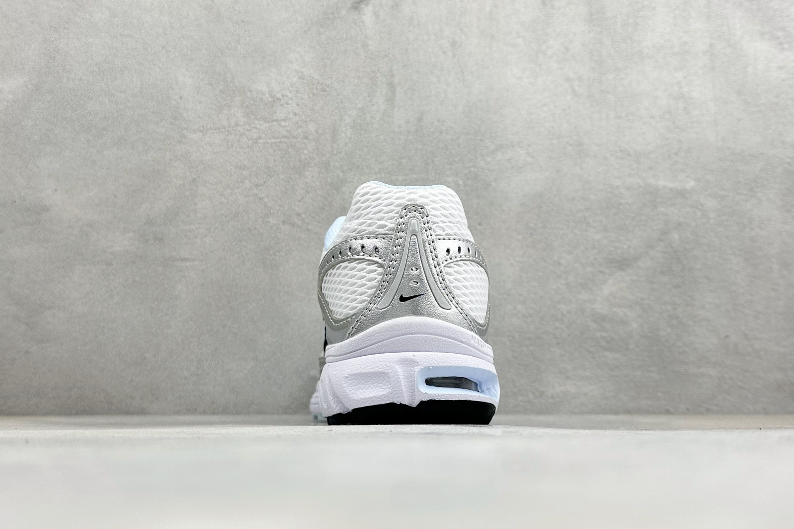 Nike Air Max Moto 2K 耐克新款复古气垫跑步鞋 HQ2055-107-Top High Quatity Cheap Sneakers Fashion Clothing Clothes Bags handbags Shoes of all Brand wholesale With The best Quality And Beautiful Price from China Factory Chinese suppliers wholesaler seller Nike Air Max Moto 2K 耐克新款复古气垫跑步鞋 HQ2055-107
